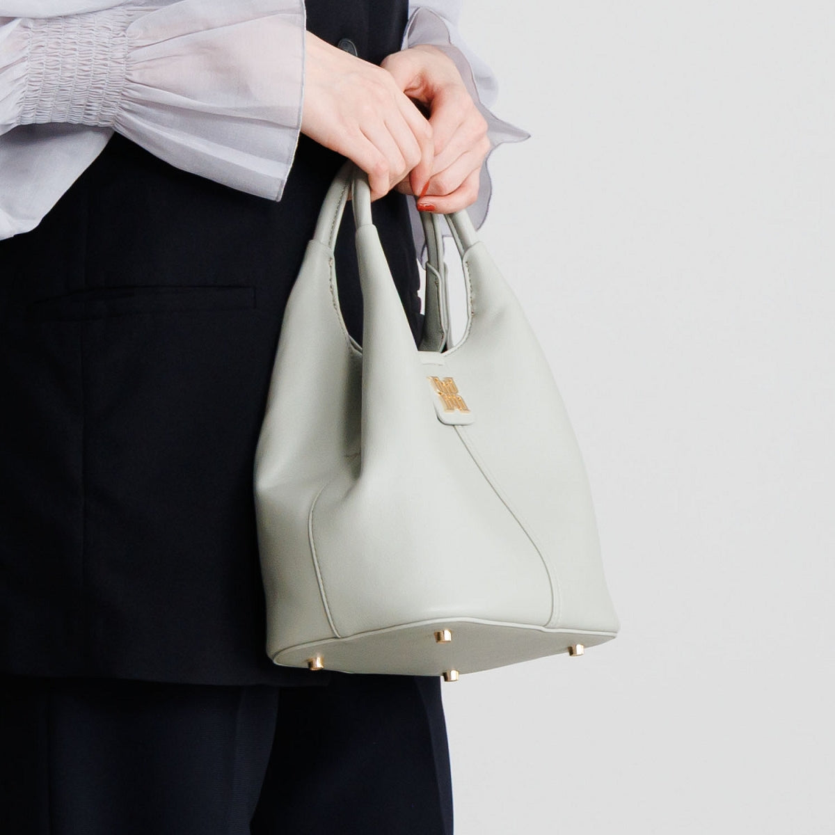 【26SS】シグネチャーハンドバッグ/661181