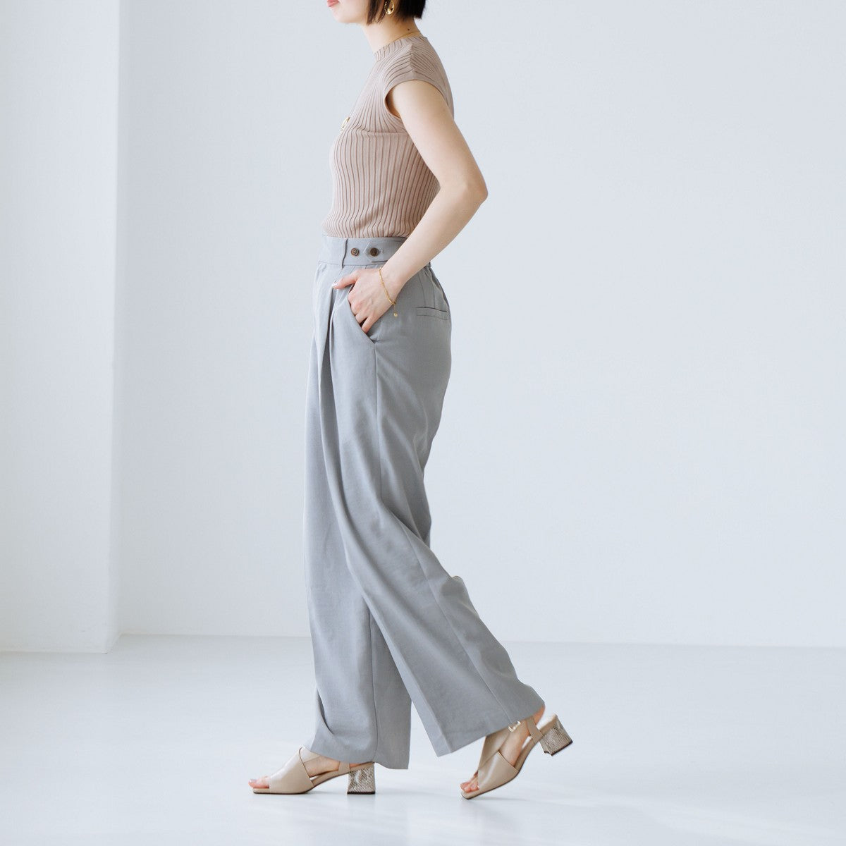 《予約/4月下旬入荷予定》ブロックヒールカバードクロスサンダル/661205