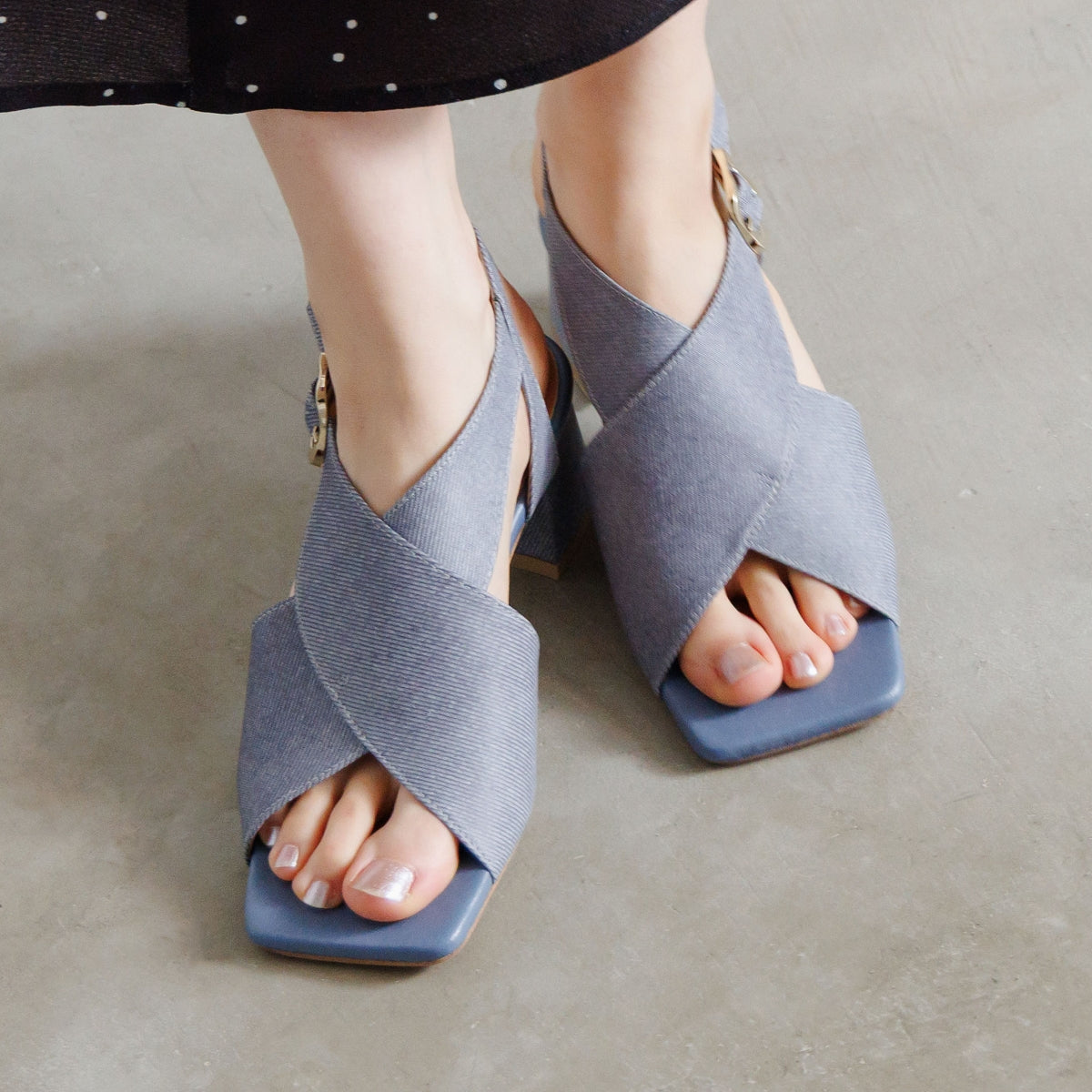 《予約/4月下旬入荷予定》ブロックヒールカバードクロスサンダル/661205