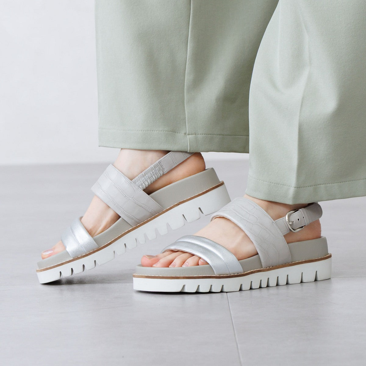 【26SS】ウェーブソールフットベットサンダル/661208