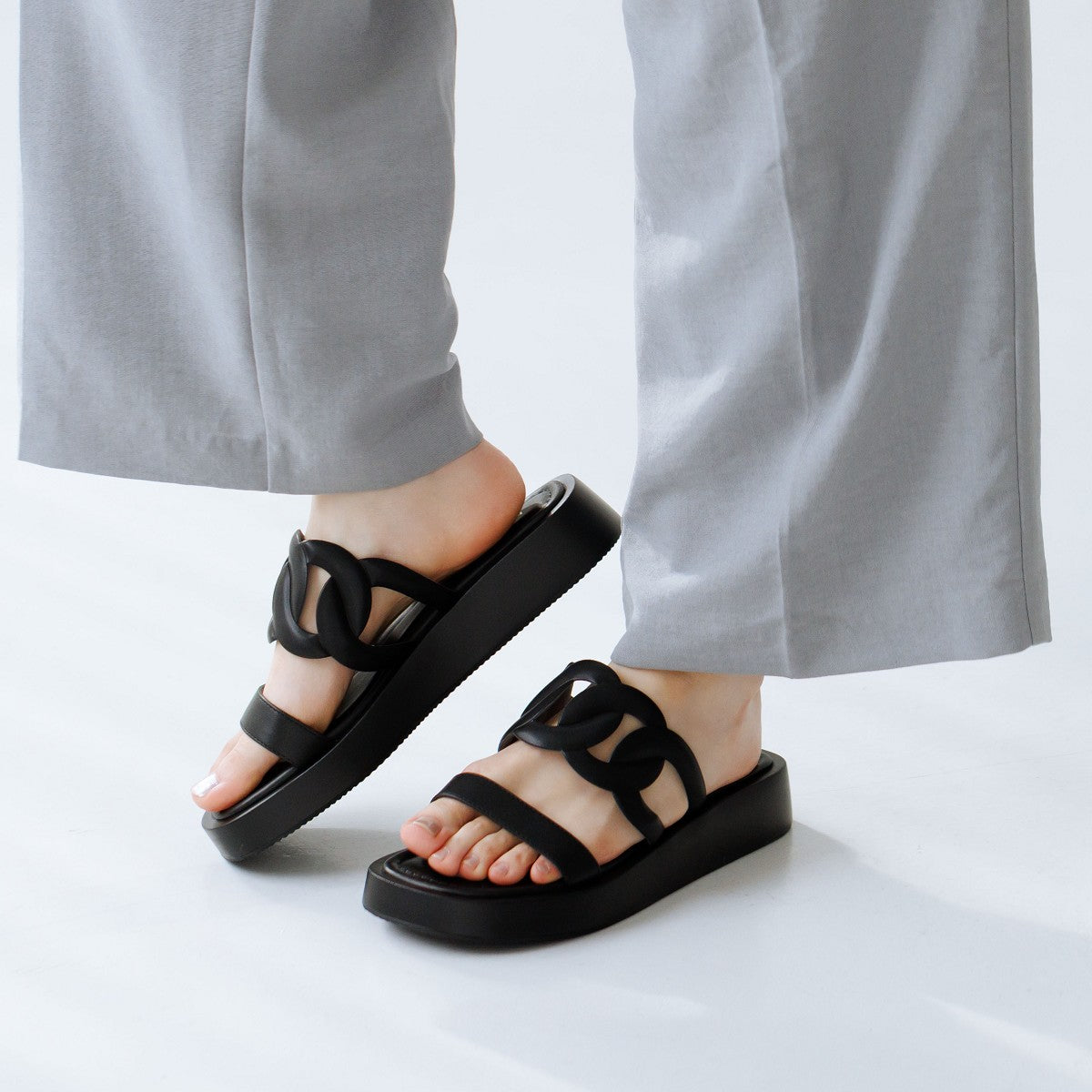 【SALE】【26SS】カットワークトラックソールサンダル/661234
