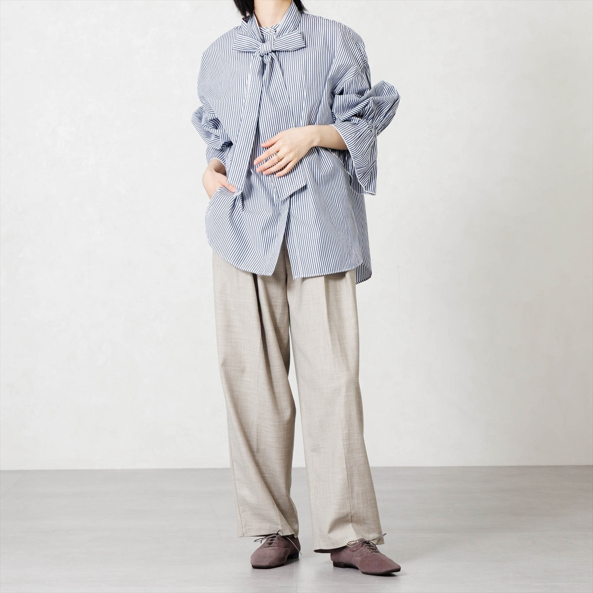 《予約/10月上旬入荷予定》【26AW】スクエアトゥレースアップフラットシューズ/661316