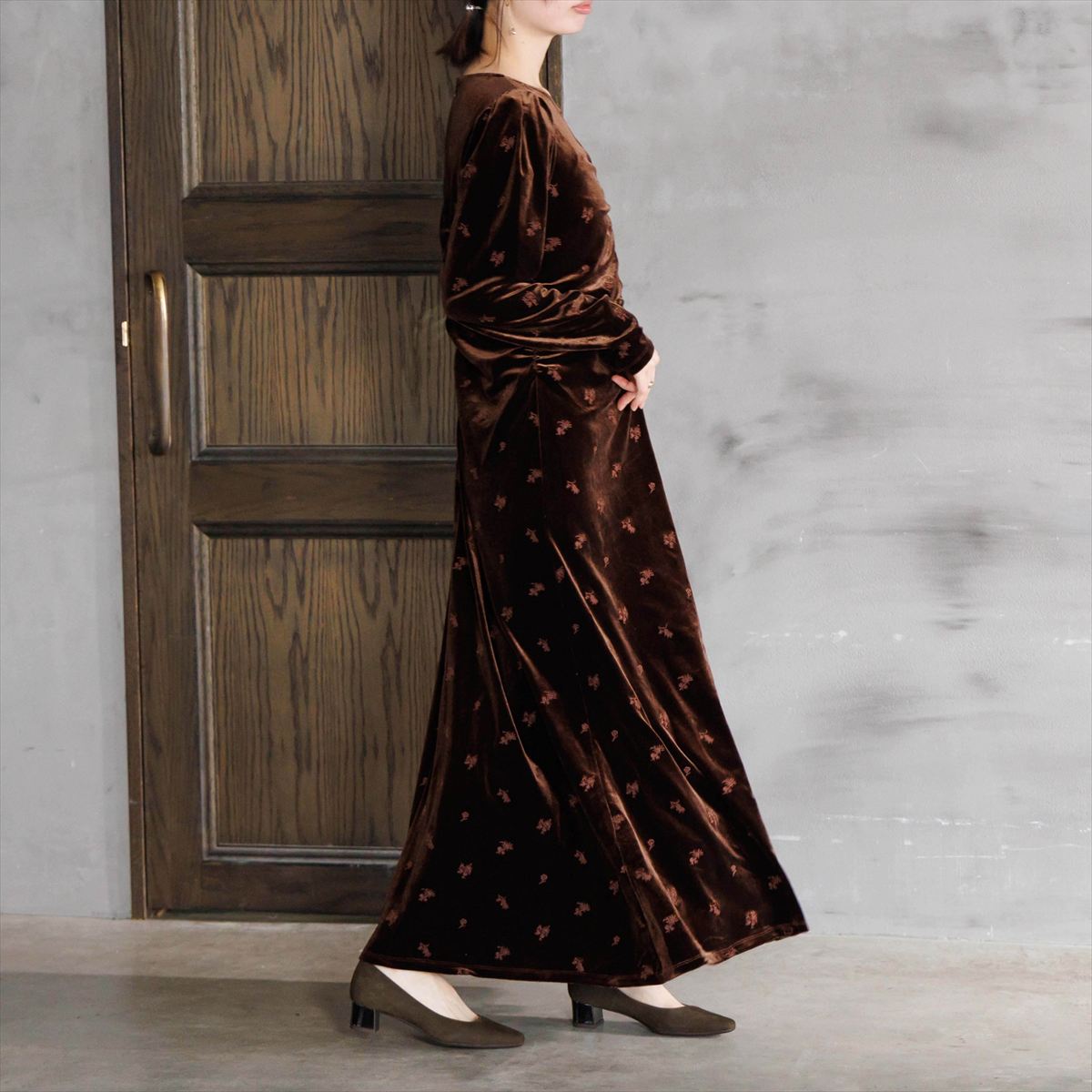 【26AW】4cmヒールスクエアトゥパンプス/661326