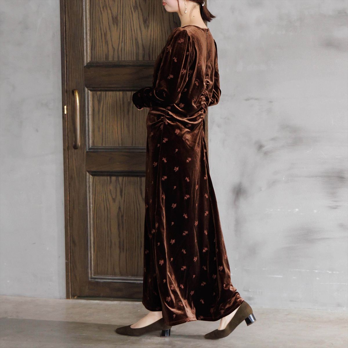 【26AW】4cmヒールスクエアトゥパンプス/661326