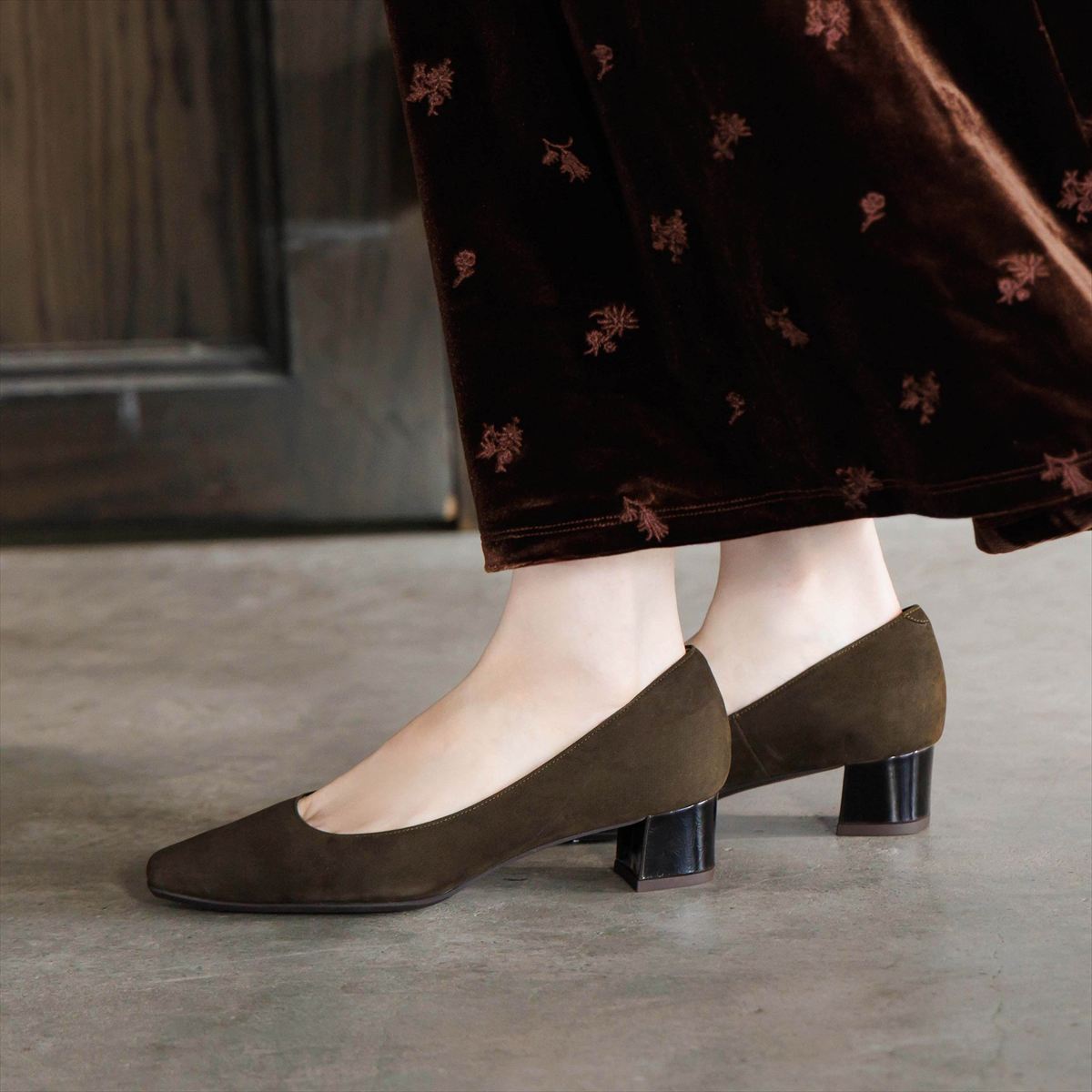 【26AW】4cmヒールスクエアトゥパンプス/661326