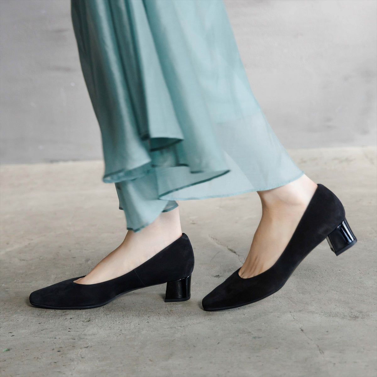【26AW】4cmヒールスクエアトゥパンプス/661326