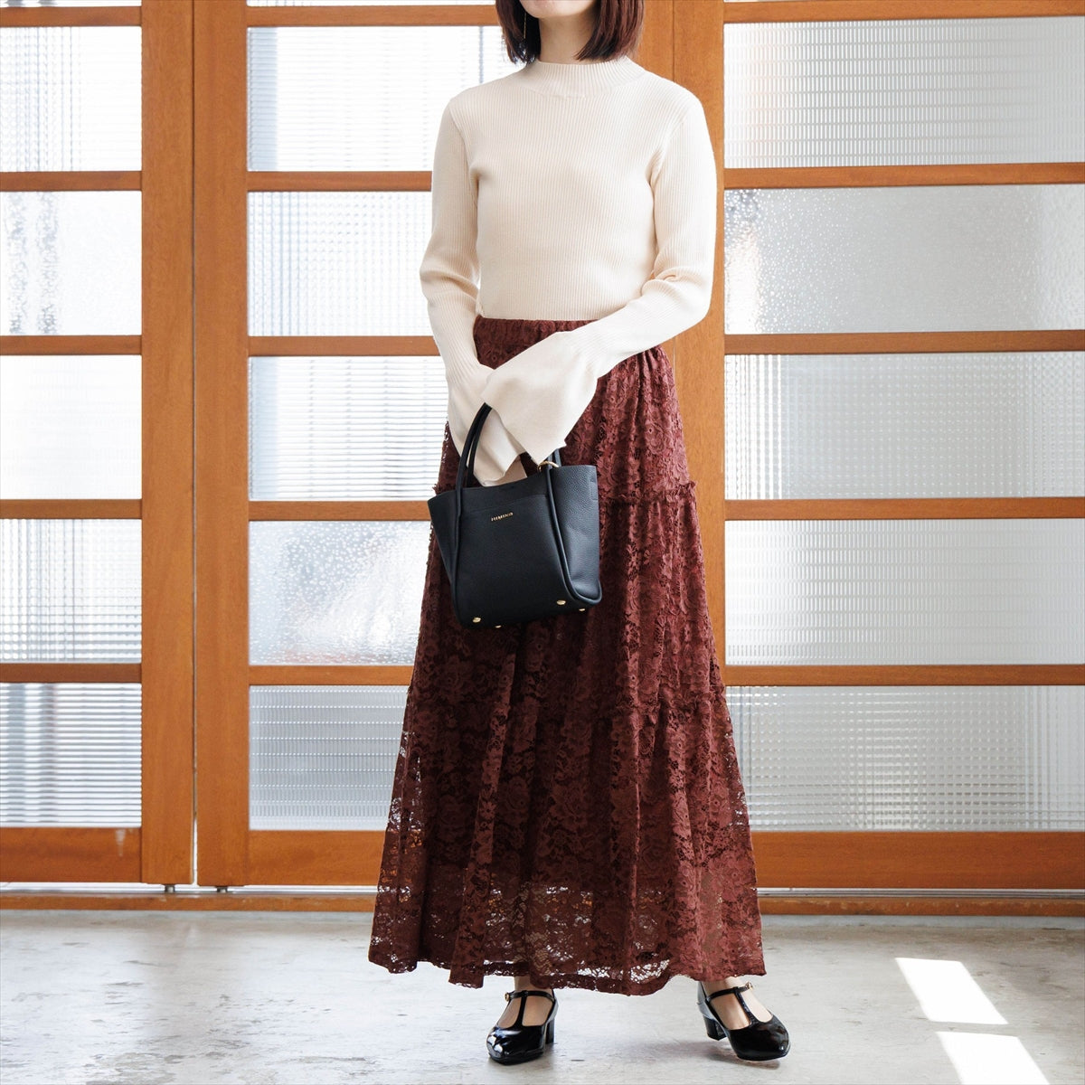 【26AW】ポインテッドトゥTストラップパンプス/661329