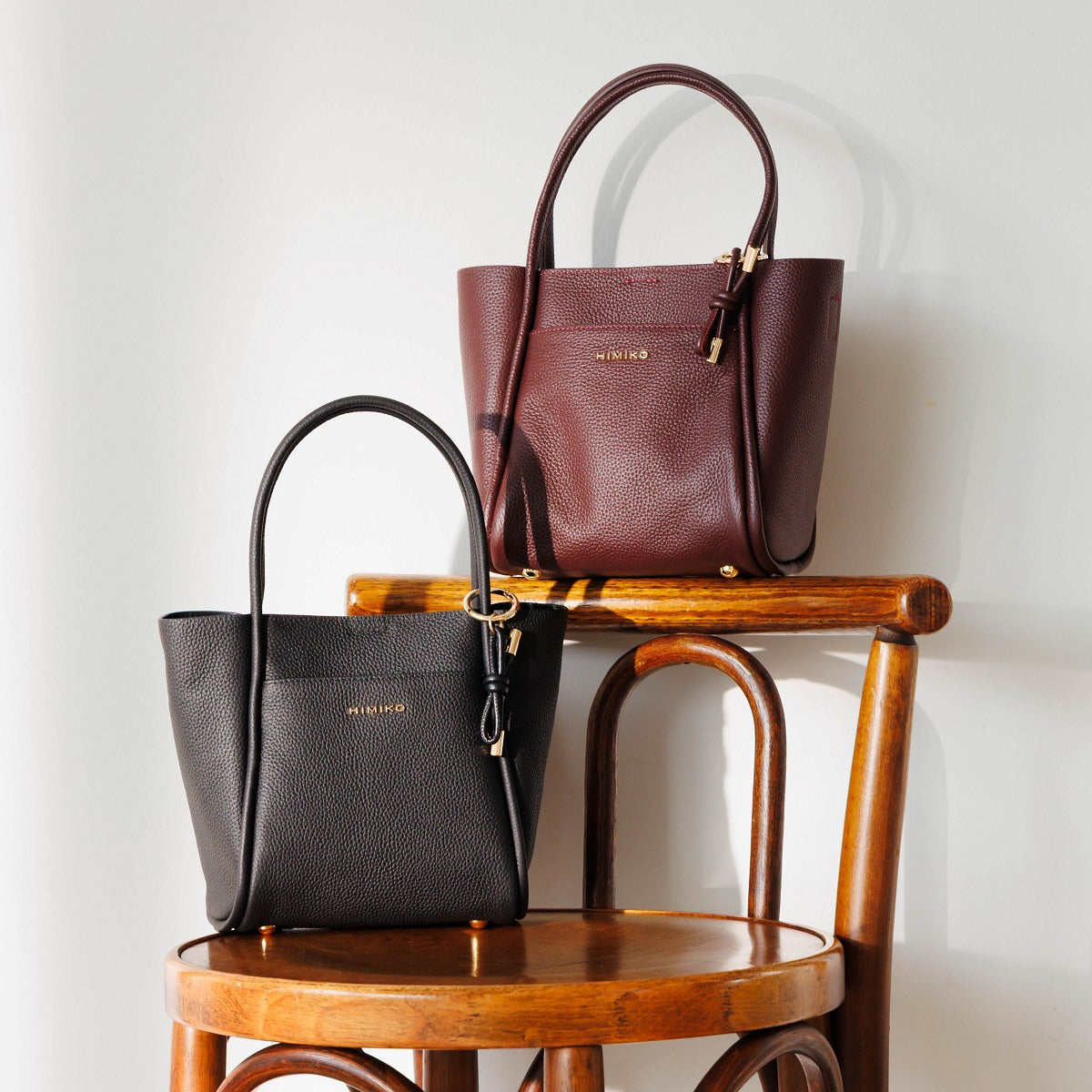 《予約/9月下旬入荷予定》【26AW】バックチャーム付き 2WAYミニトートバッグ/661381