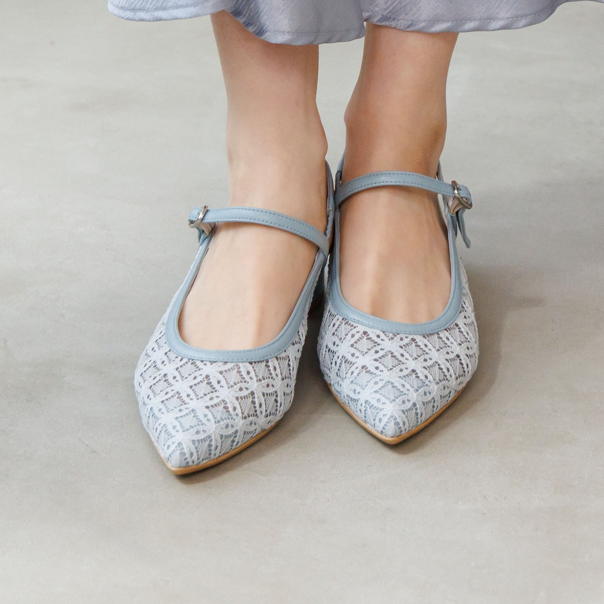 《予約/3月下旬入荷予定》ポインテッドトゥチュールバックストラップ/661505