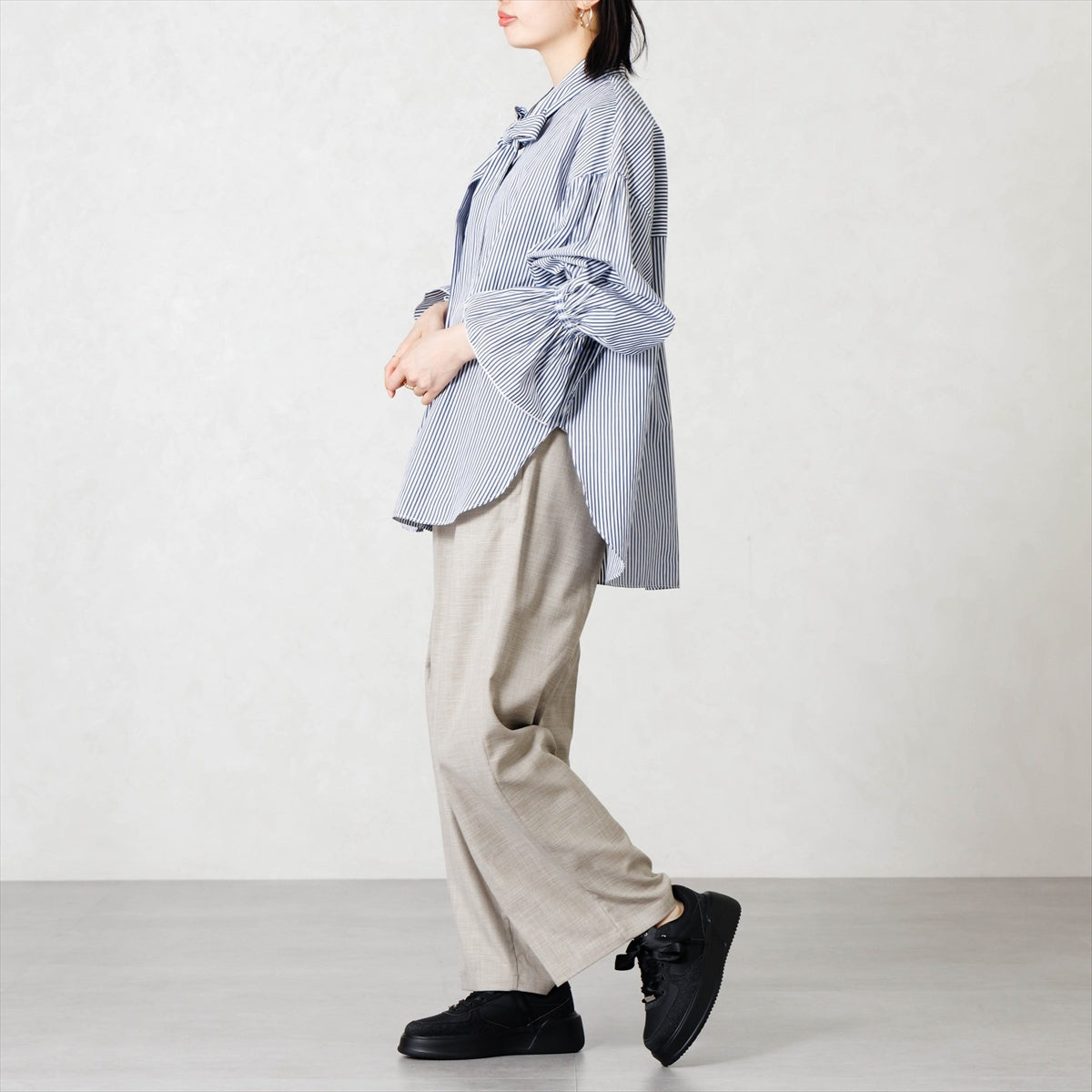 《一部予約/10月中旬入荷予定》【26AW】2WAYレース厚底コートソールスニーカー/667301