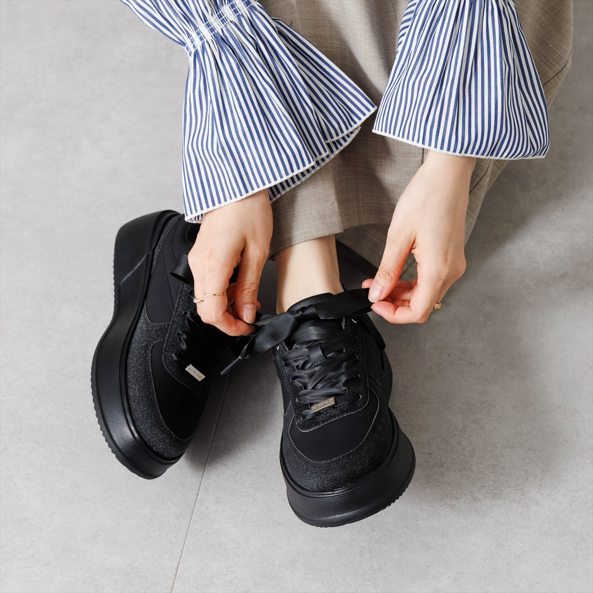 【26AW】2WAYレース厚底コートソールスニーカー/667301
