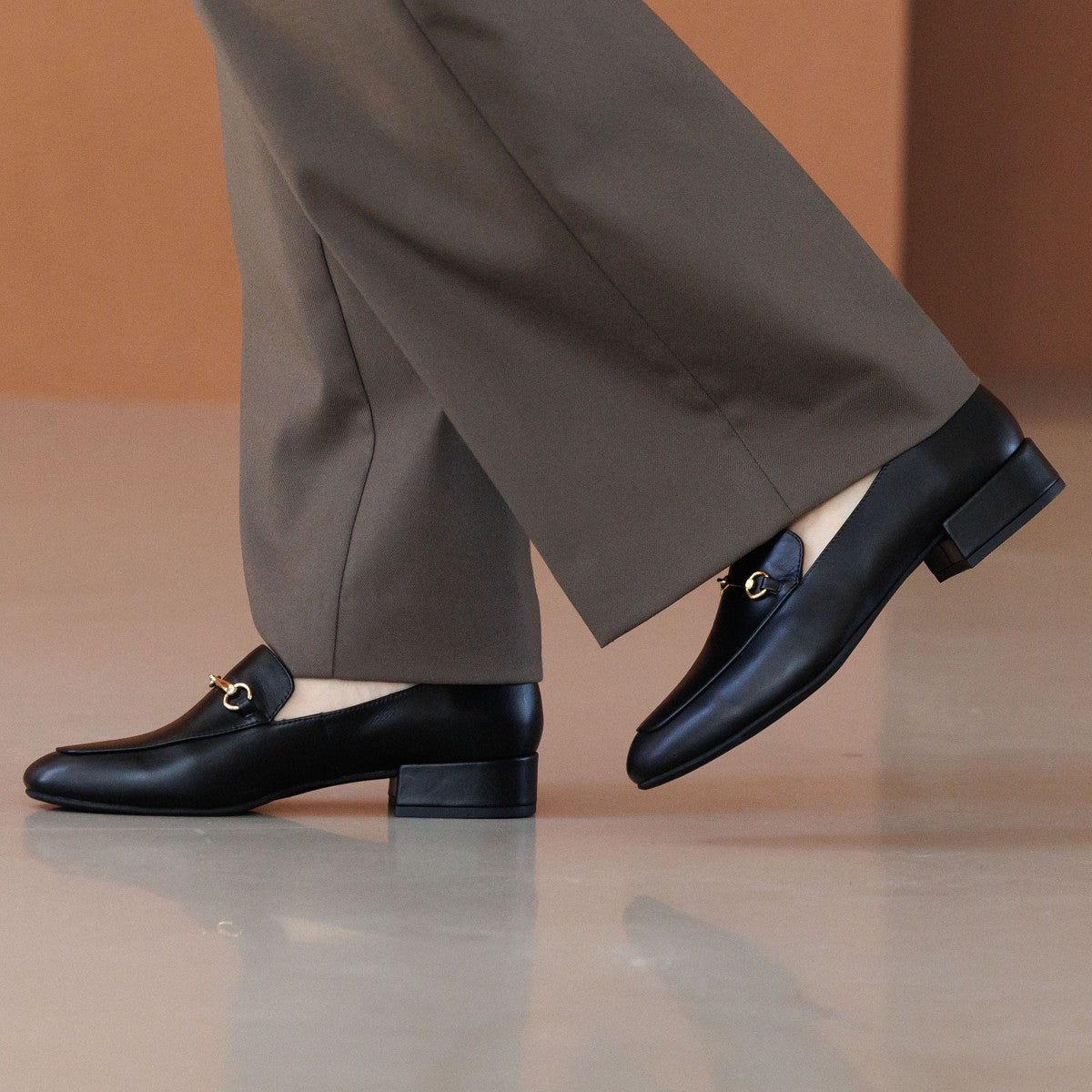 【26SS新色追加】スクエアトゥビットローファー/651315