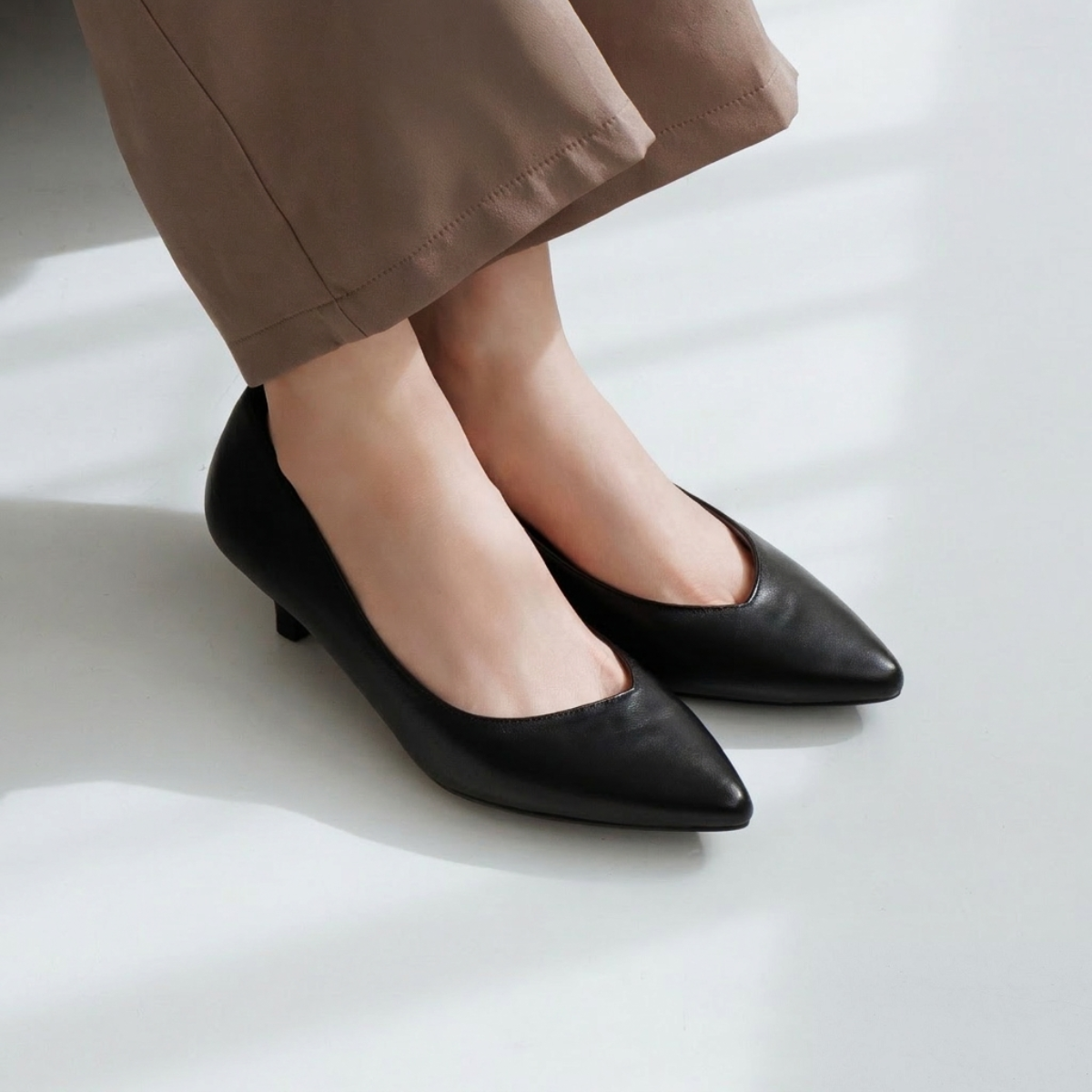 【WEB限定デザイン/再入荷】アシンメトリーポインテッドトゥパンプス/640002