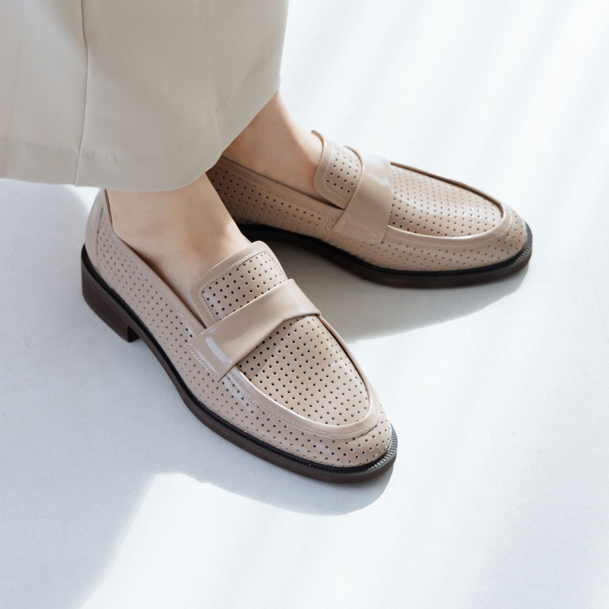 【26SS】パンチングレザーソフトローファー/661105