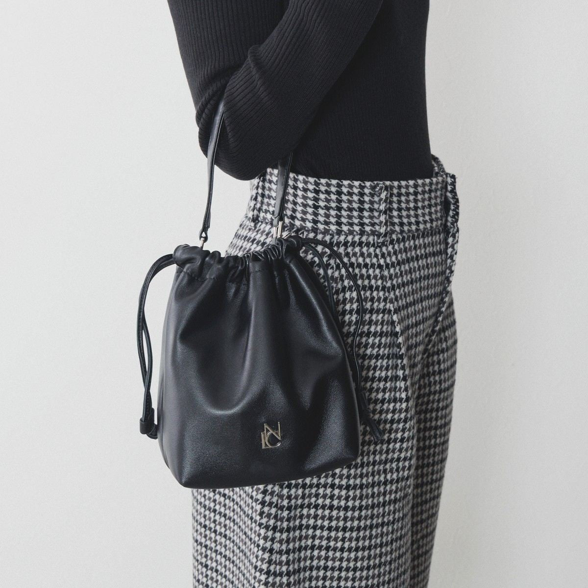 TED BAKER 巾着ショルダーバッグ Ted Baker London Jenny Floral Stud Satchel | Nordstromrack