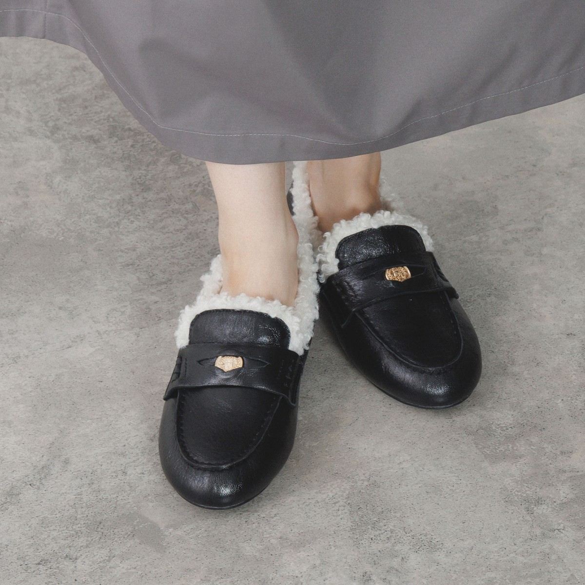 【25AW】カーリーファーコインローファー/554302