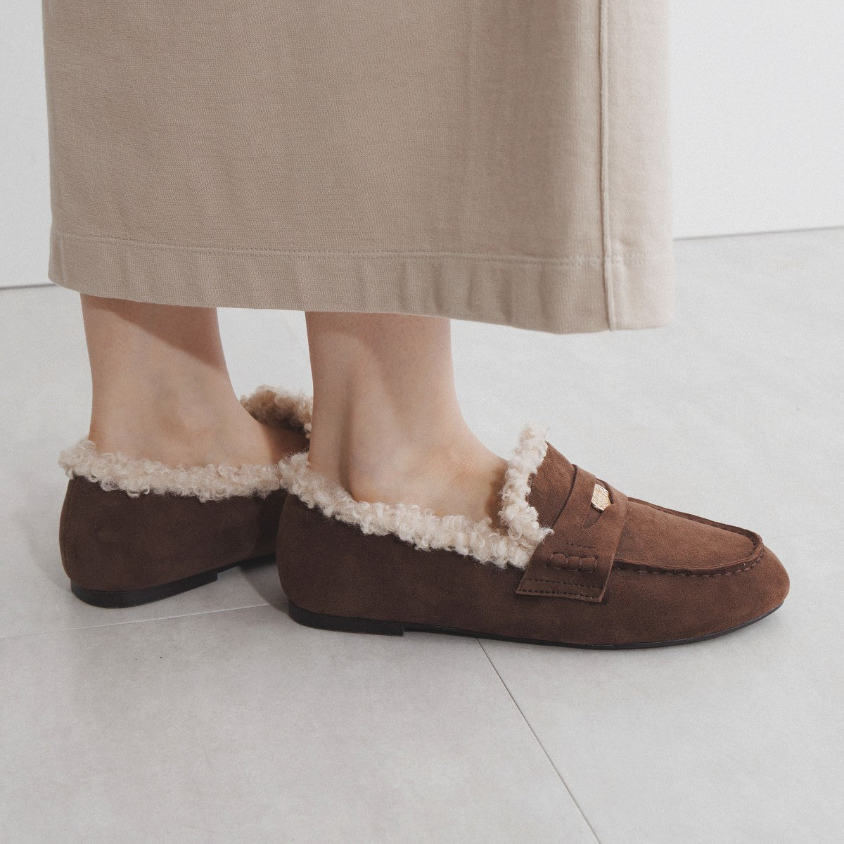 12/26までセール【タグ付き】IENA UNKNOWN ムートンカーリーファー IENA（イエナ）の「UNKNOWN カーリームートンフードコート（）」 - WEAR