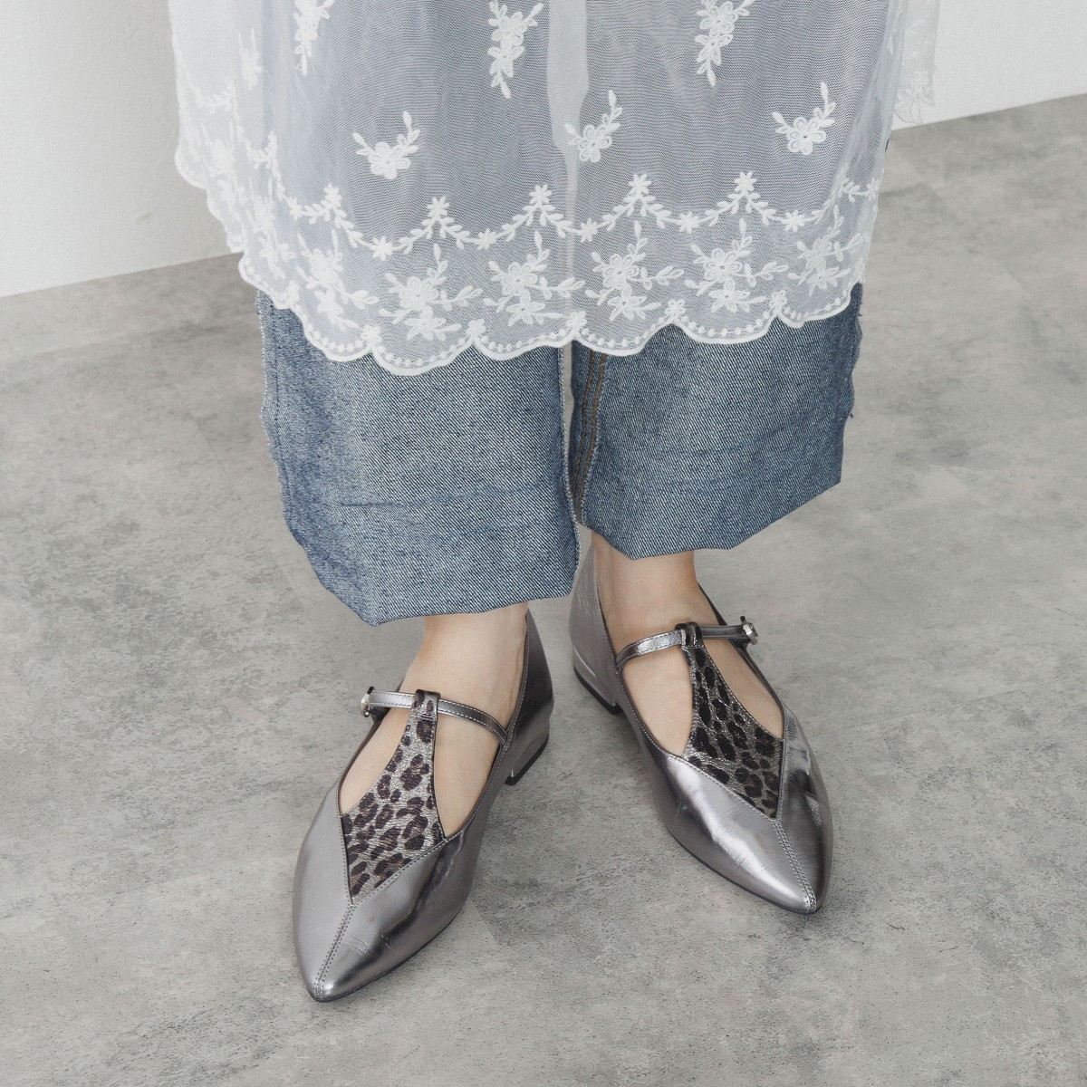 【25AW】ダイヤTストラップフラットパンプス/554305