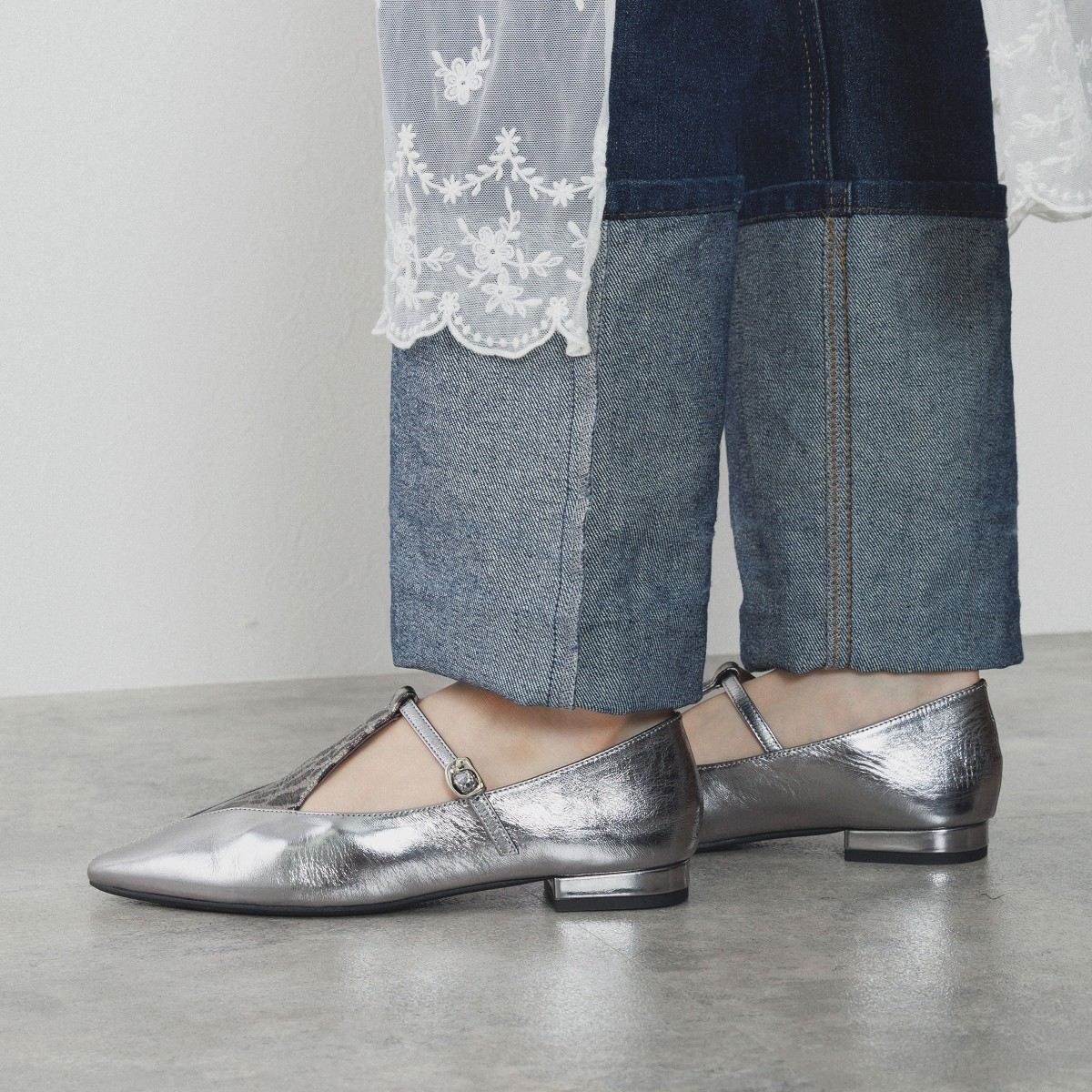 【25AW】ダイヤTストラップフラットパンプス/554305