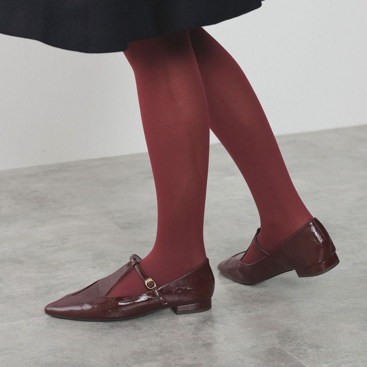 【25AW】ダイヤTストラップフラットパンプス/554305