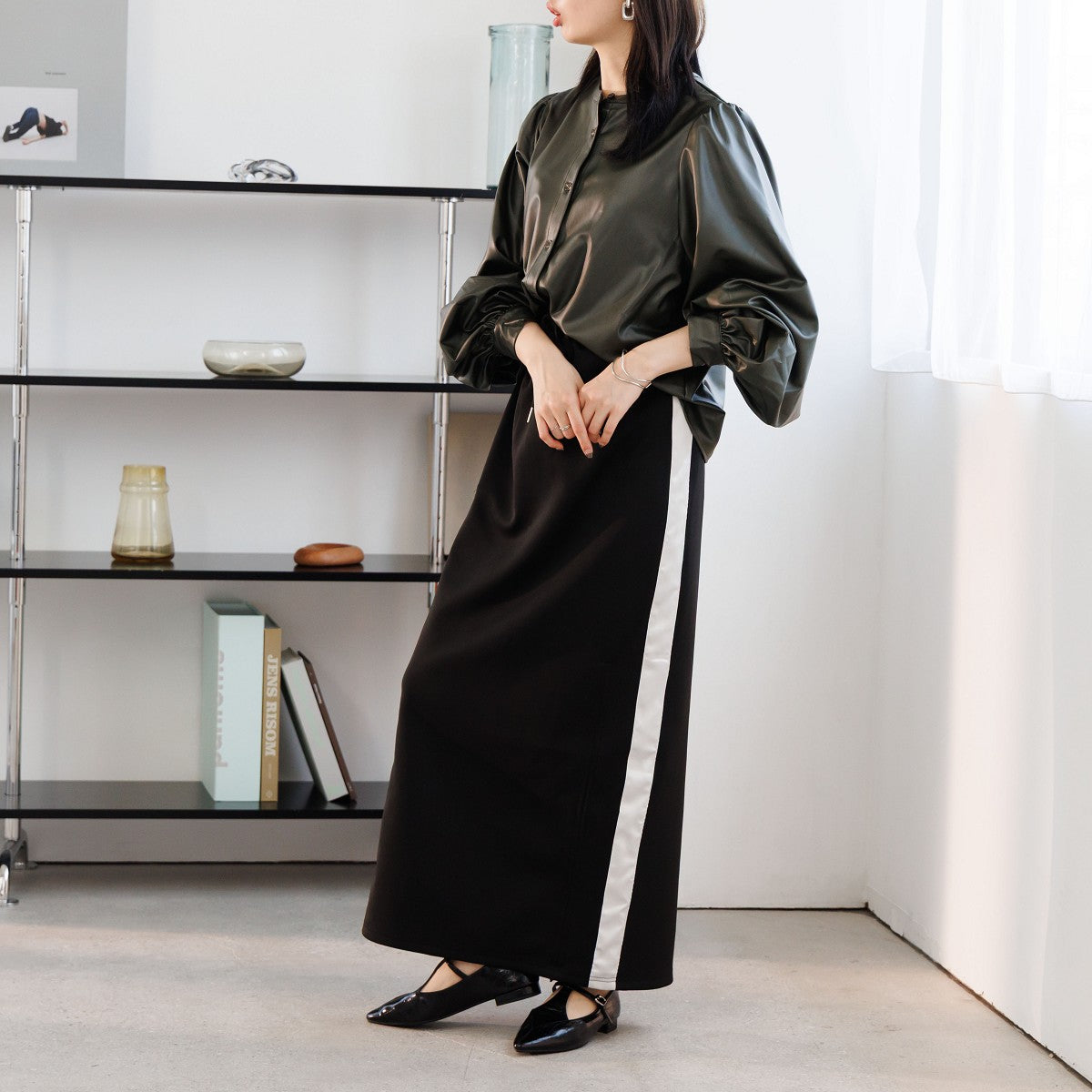 【25AW】ダイヤTストラップフラットパンプス/554305