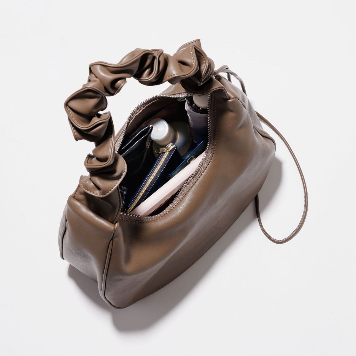 25AW】ギャザーハンドルバッグ/554382