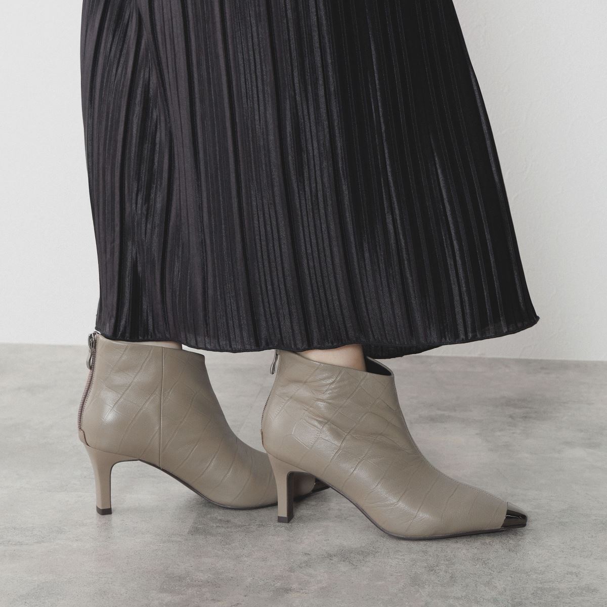 【25AW】トゥキャップヒールショートブーツ/554400