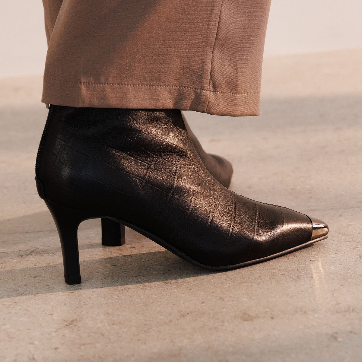 【SALE】トゥキャップヒールショートブーツ/554400