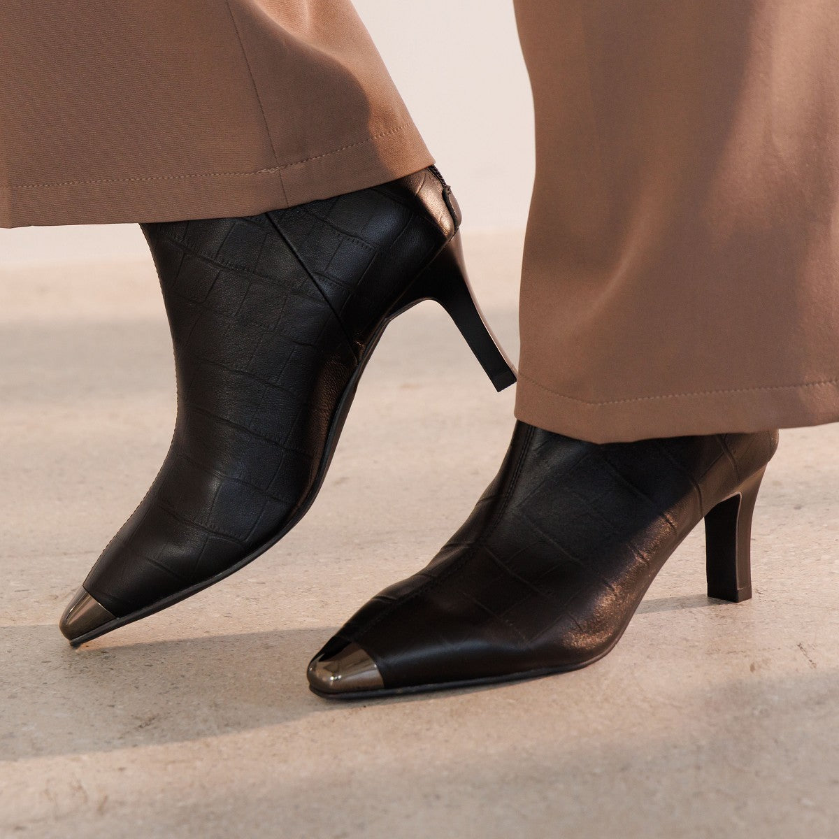 再値下げ】トゥキャップヒールショートブーツ/554400