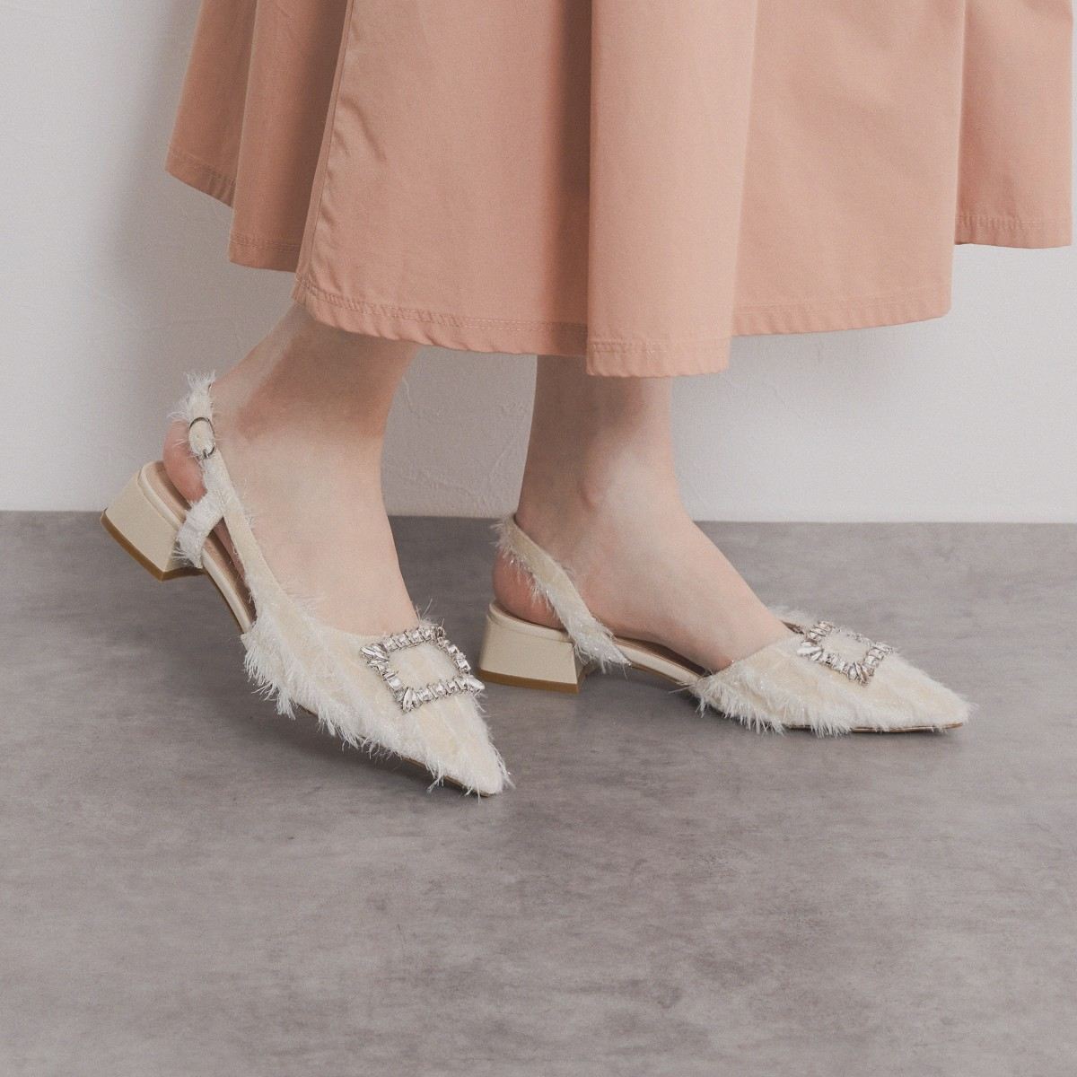 【SALE】ビジュー付きバックストラップパンプス/554502