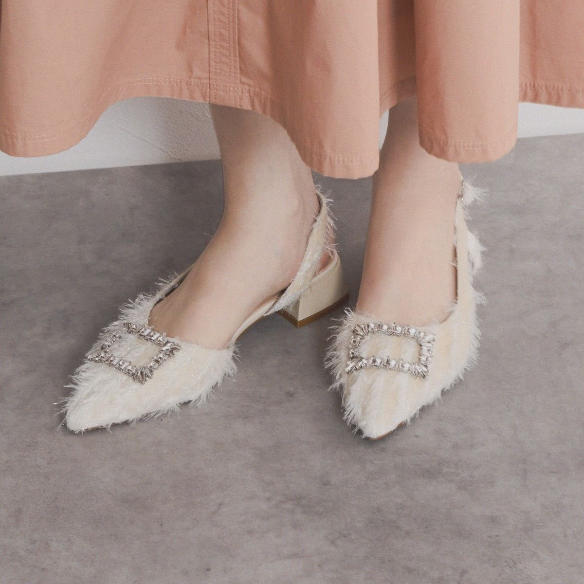 【SALE】ビジュー付きバックストラップパンプス/554502