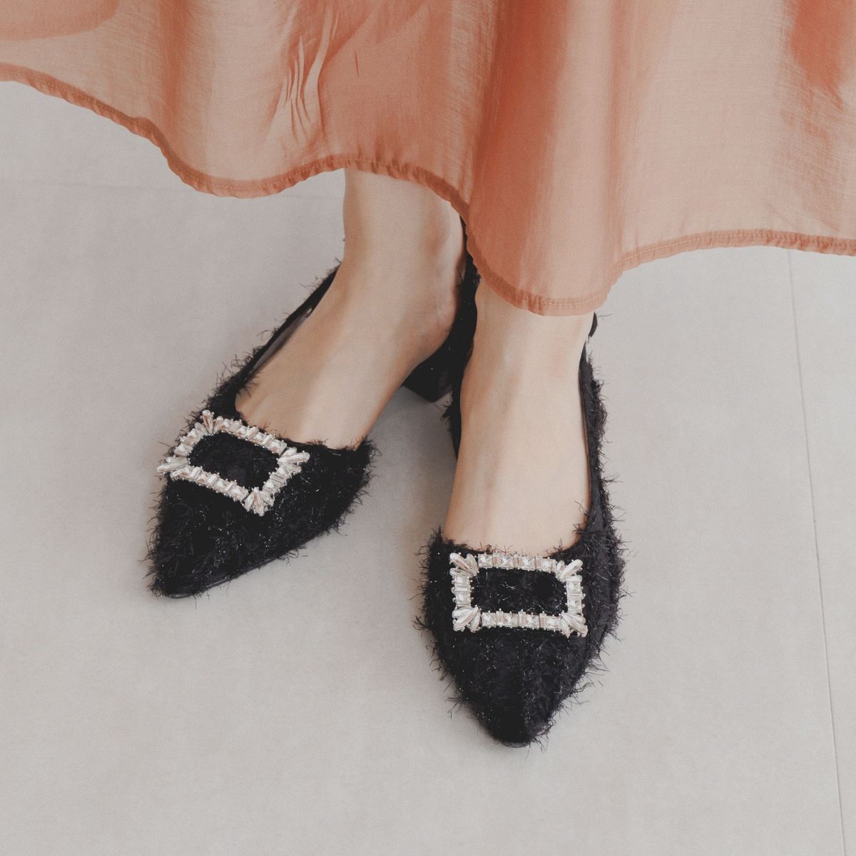 【SALE】ビジュー付きバックストラップパンプス/554502