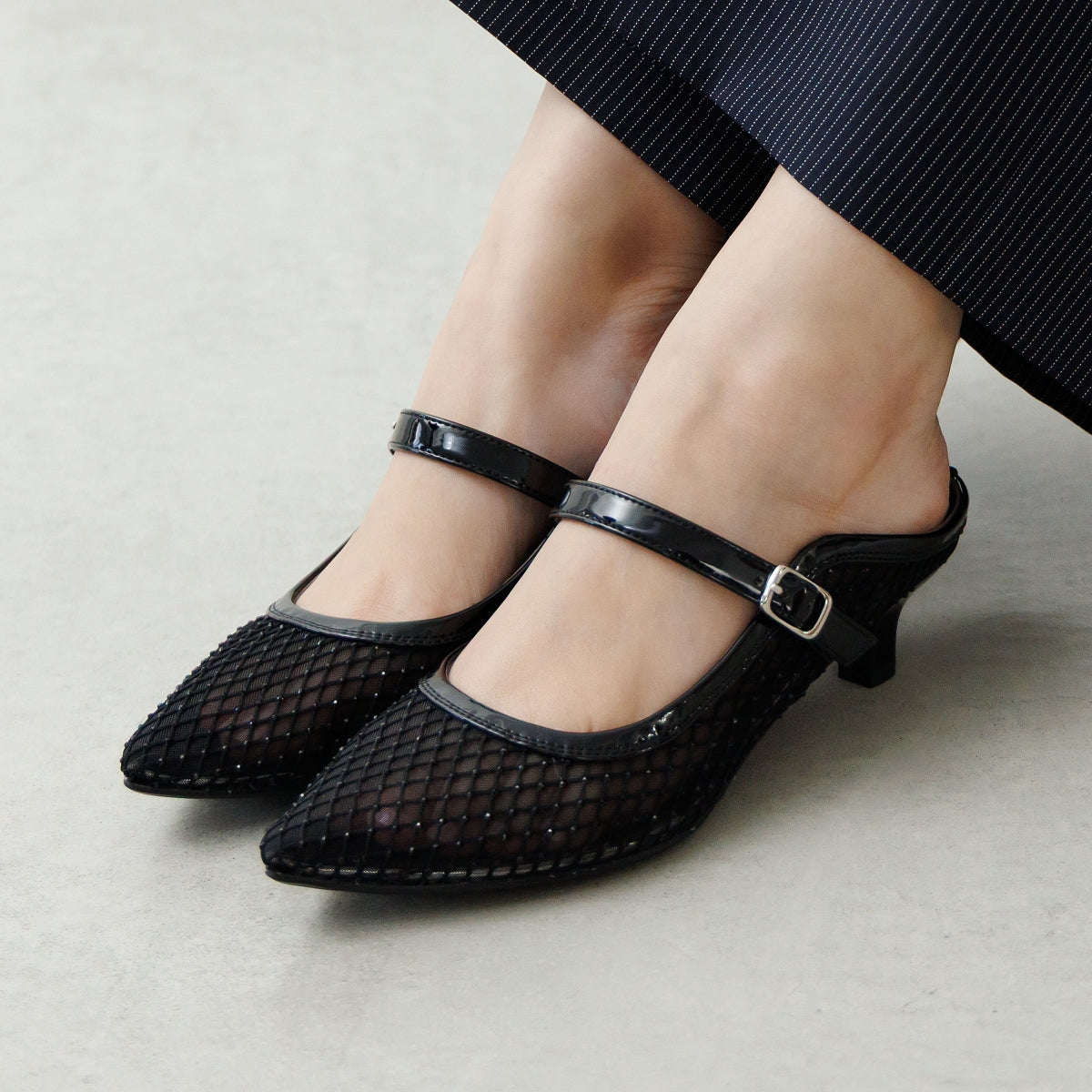 【26SS】ベルトデザインシアーミュール/564105