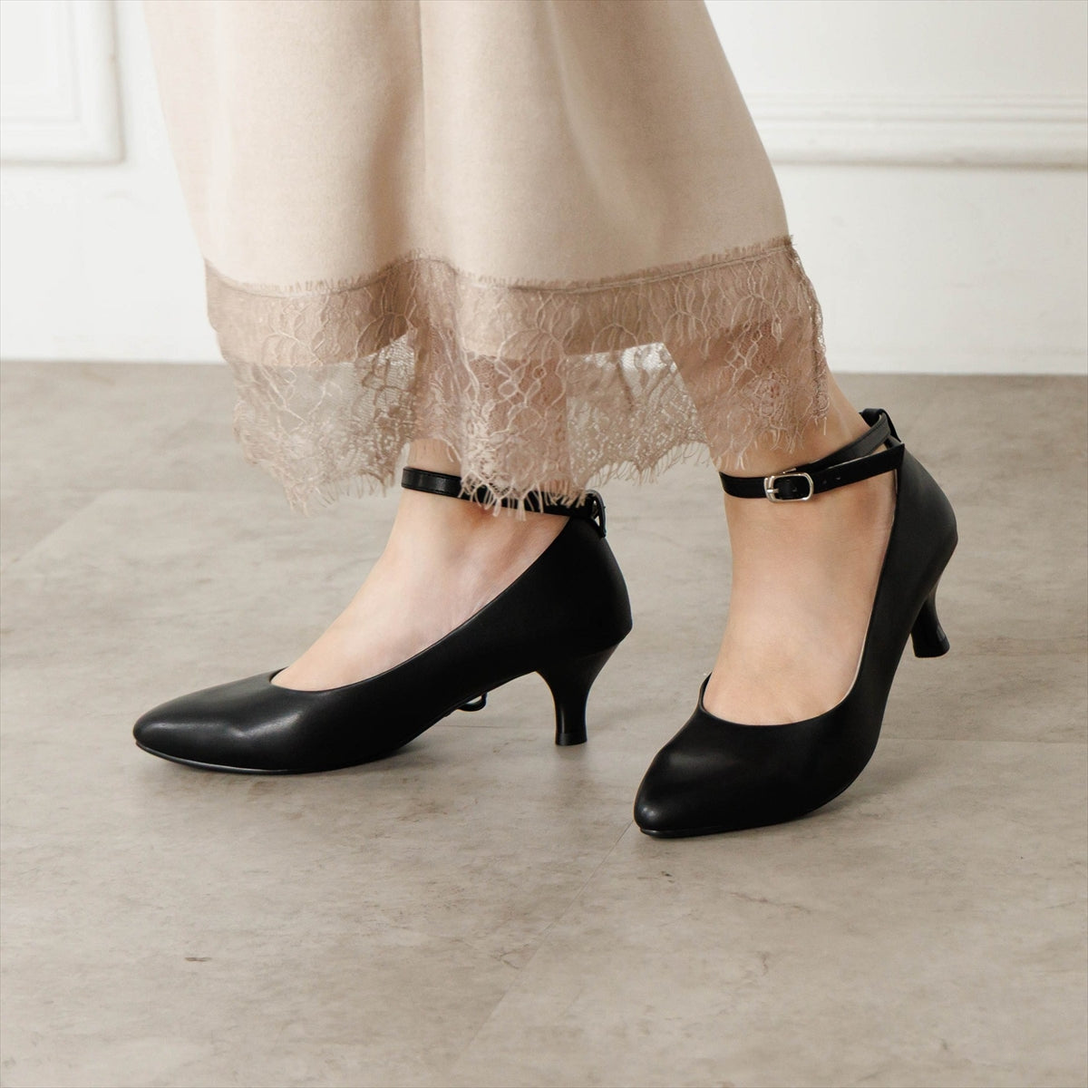 【26AW】ビジューストラップ 3WAYパンプス/564301