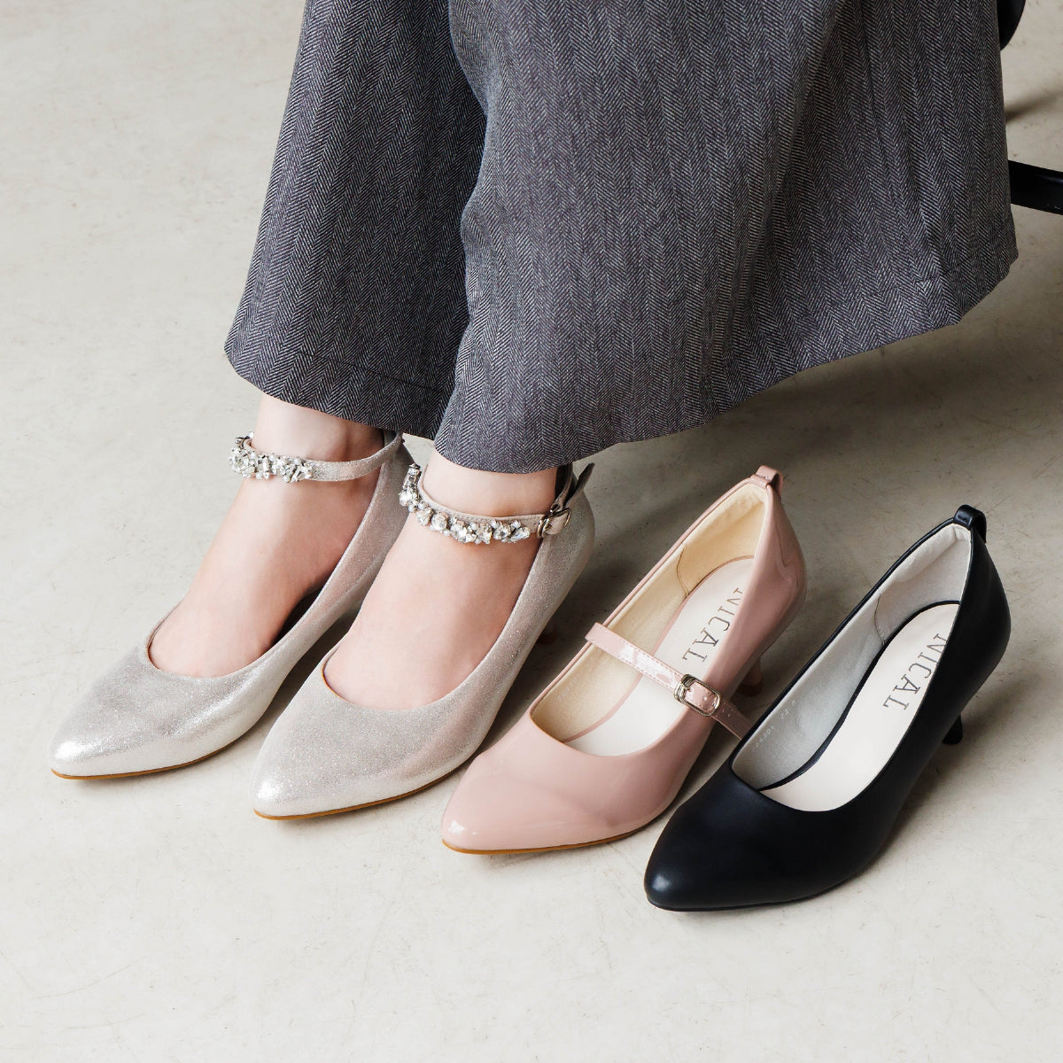 【26AW】ビジューストラップ 3WAYパンプス/564301