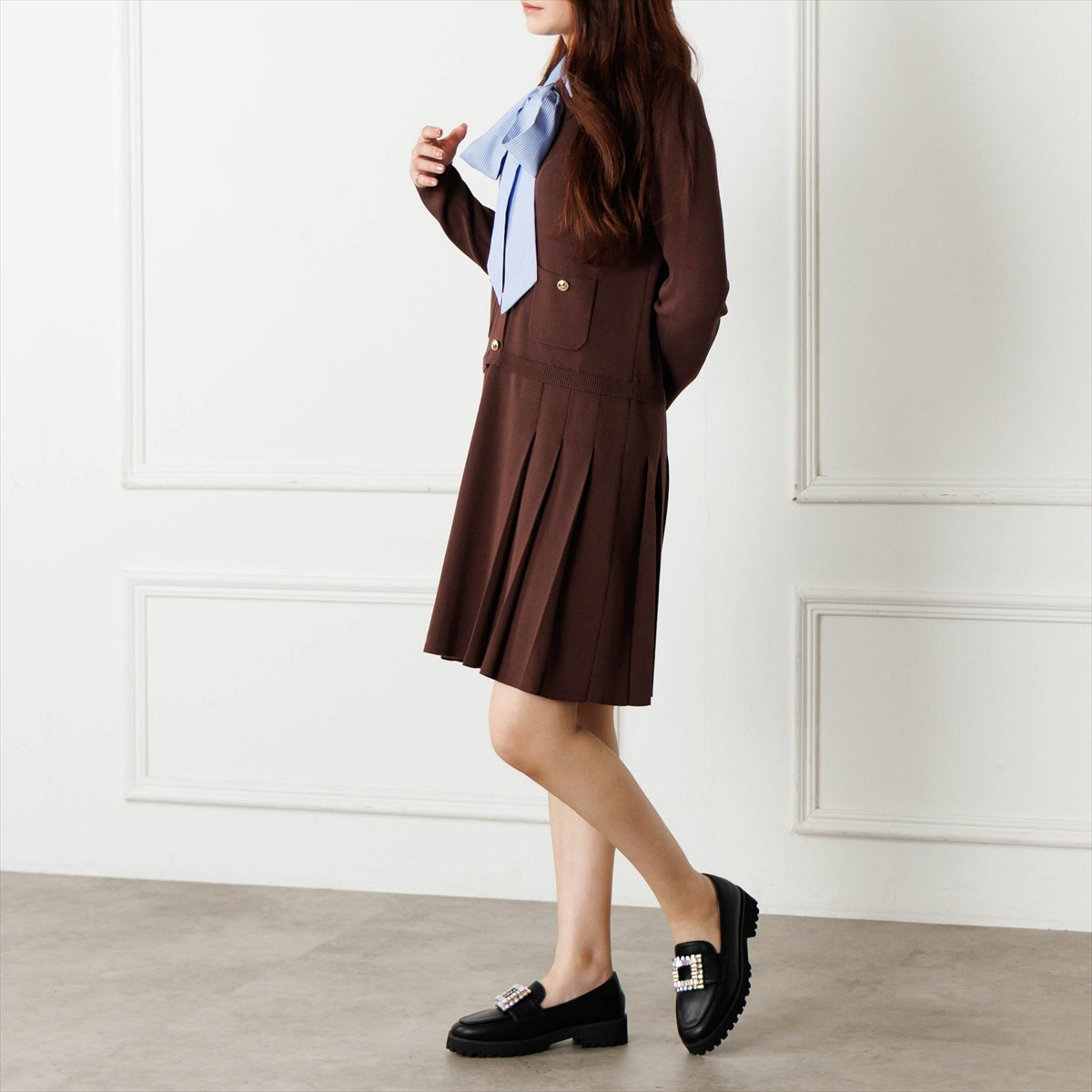 《予約／9月下旬入荷予定》【26AW】ビジューバックルトラックソールローファー/564303