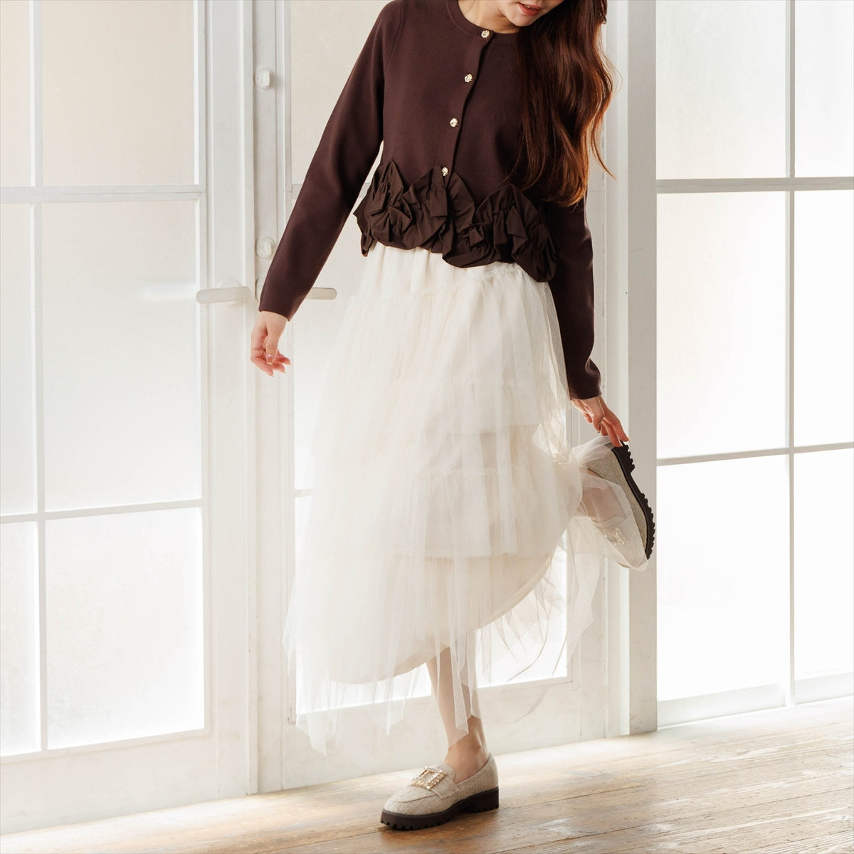 《予約／9月下旬入荷予定》【26AW】ビジューバックルトラックソールローファー/564303