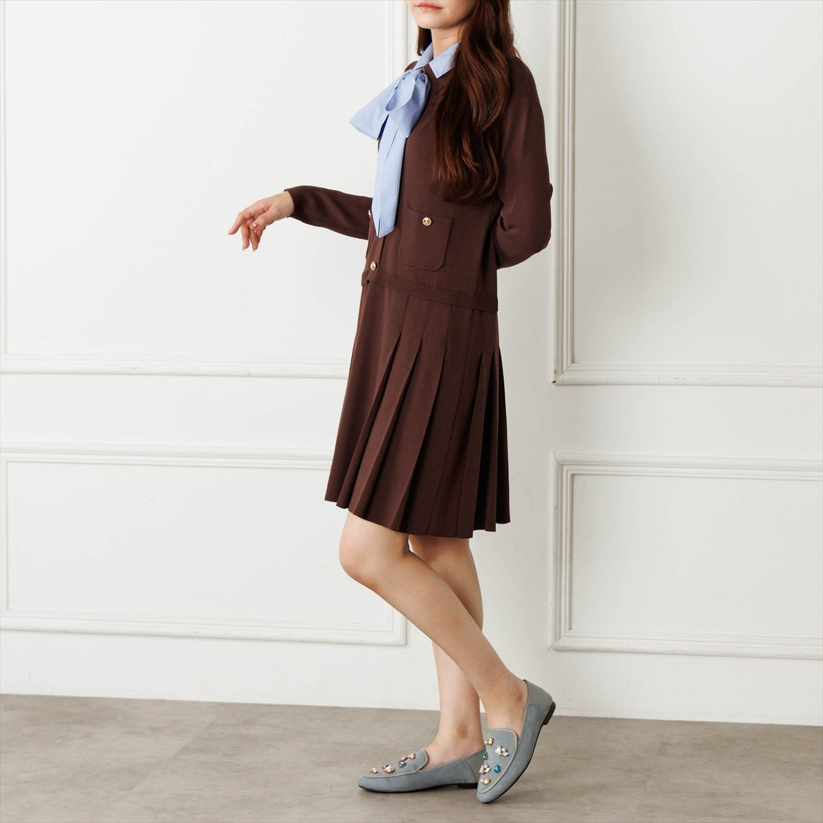 《予約／9月中旬入荷予定》【26AW】ビジューモチーフバブーシュローファー/564305