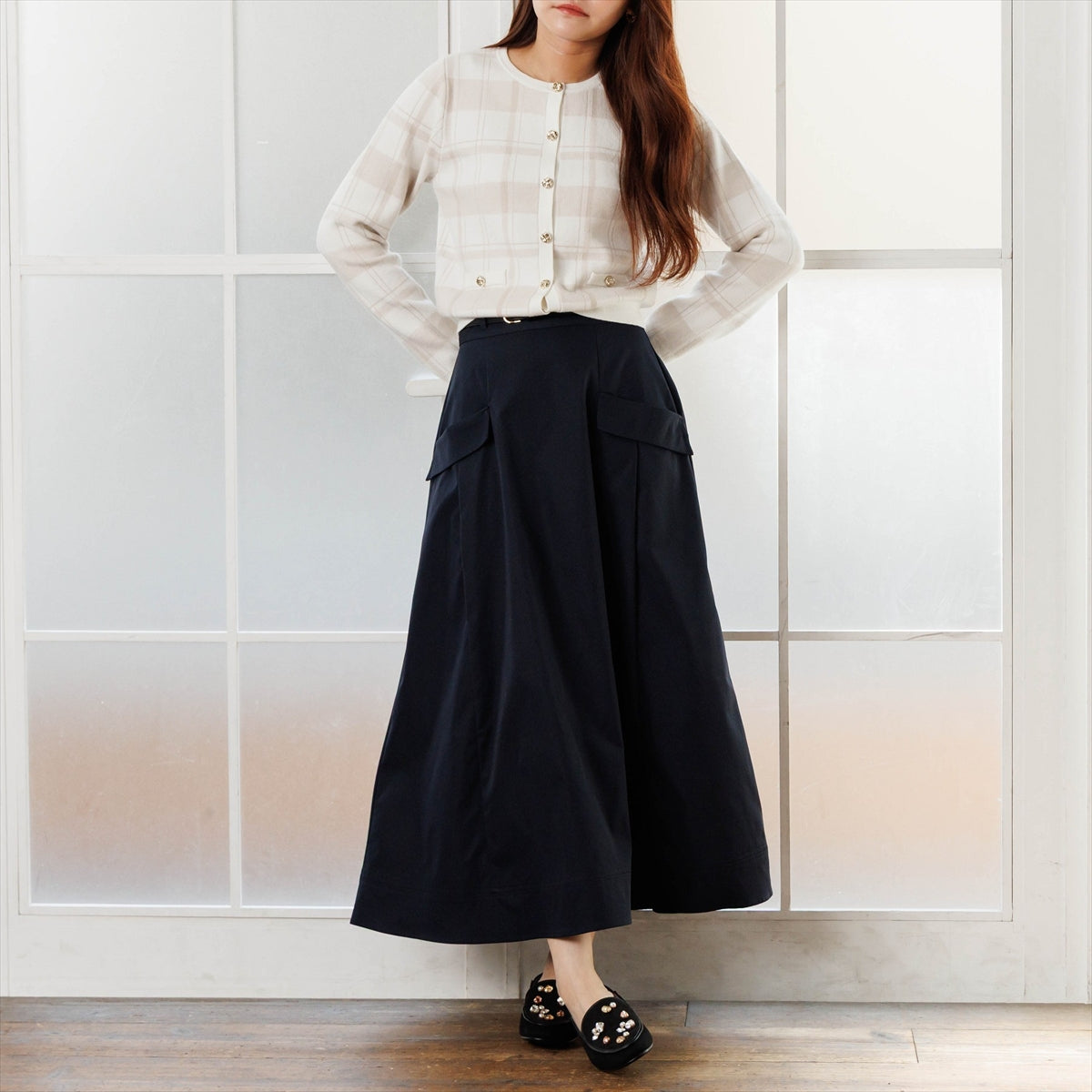《予約／9月中旬入荷予定》【26AW】ビジューモチーフバブーシュローファー/564305