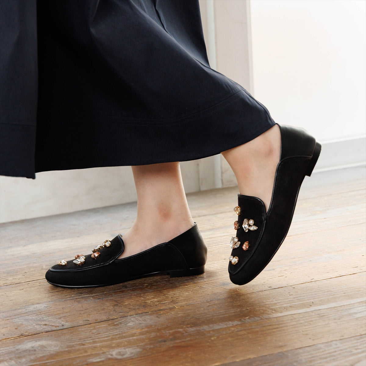 《予約／9月中旬入荷予定》【26AW】ビジューモチーフバブーシュローファー/564305