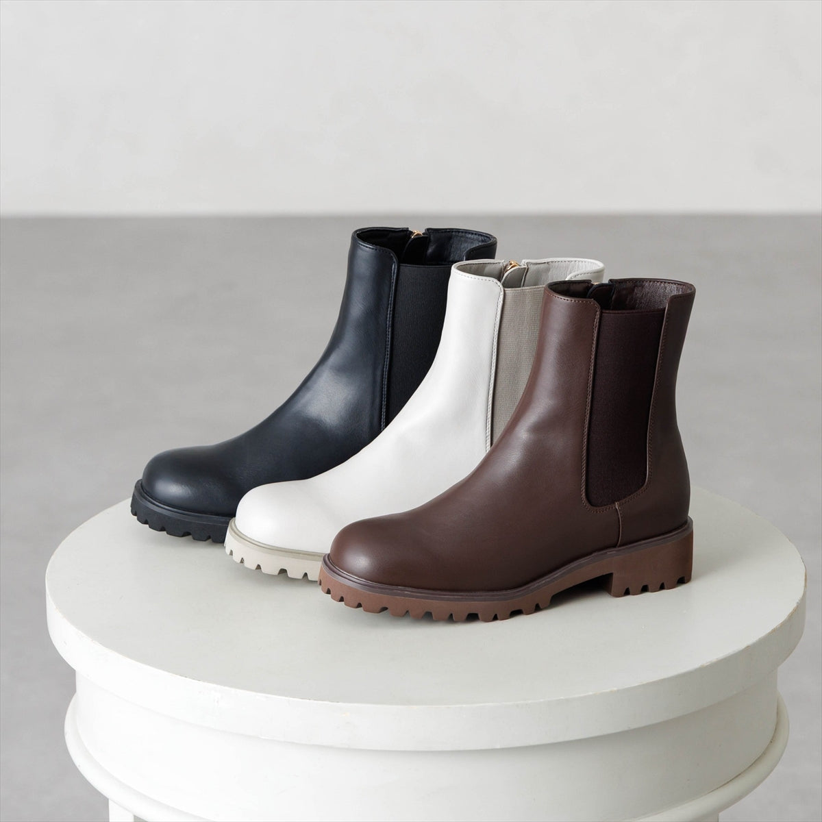 《予約／11月上旬入荷予定》【26AW】フラッフィーファー4WAYチェルシーブーツ/564402