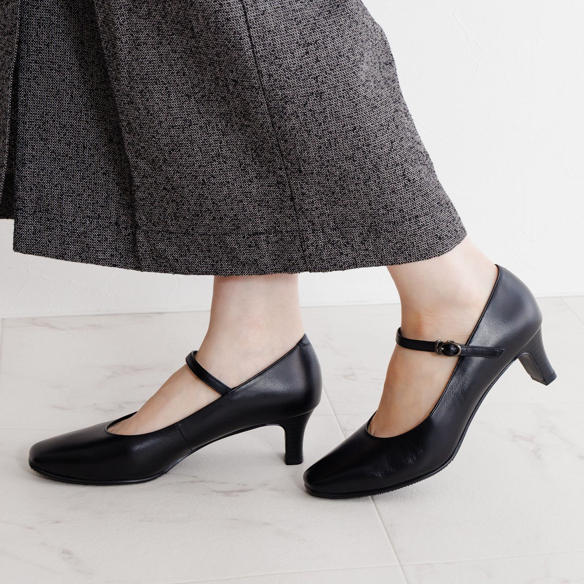 5㎝ヒールスクエアトゥストラップパンプス/600004