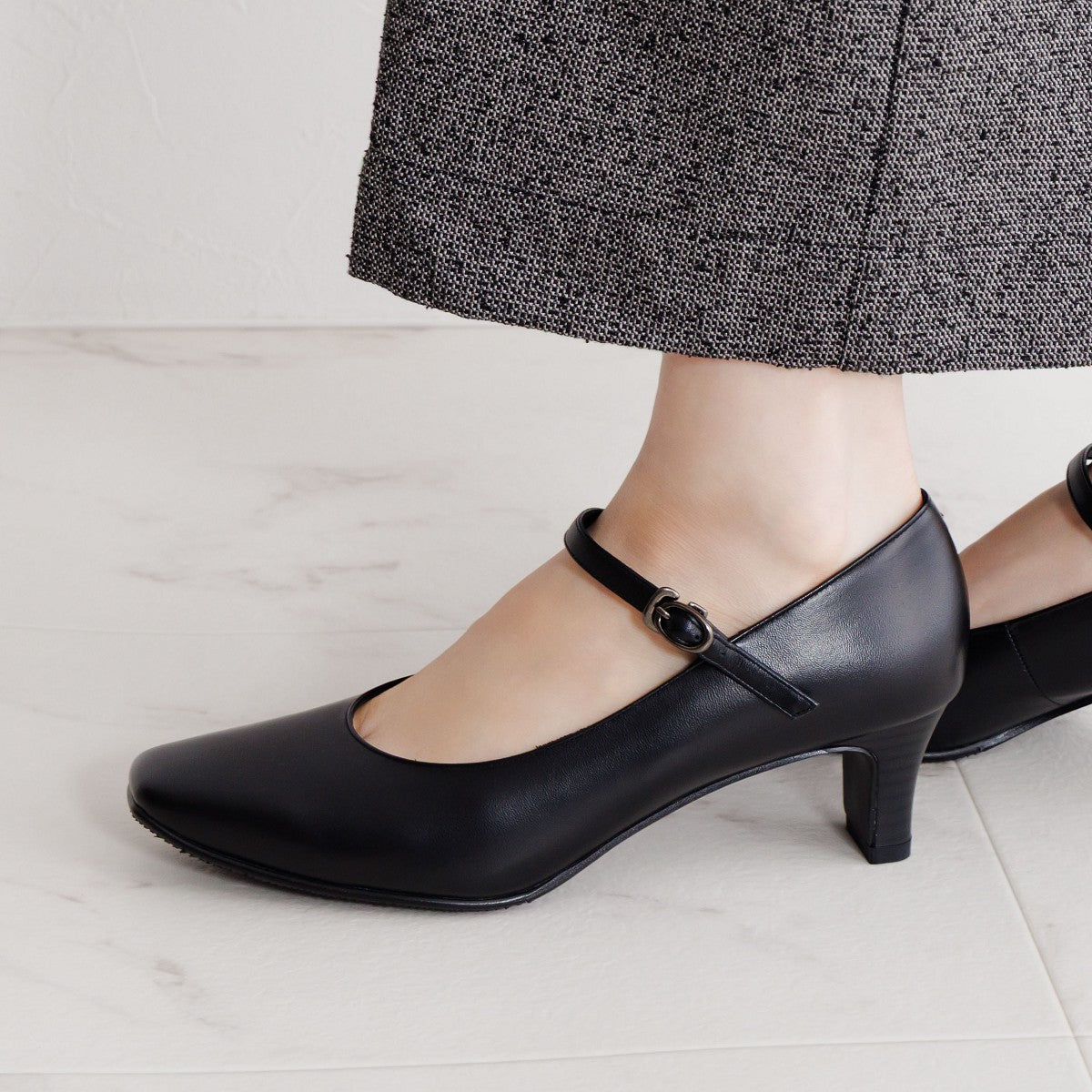 5㎝ヒールスクエアトゥストラップパンプス/600004