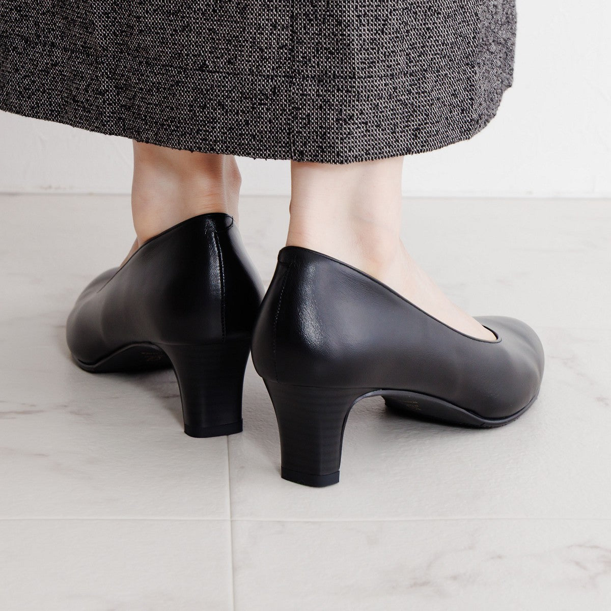 5㎝ヒールラウンドトゥブラックパンプス/600006