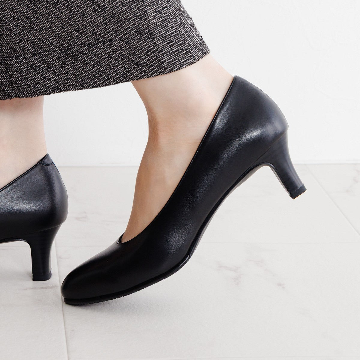 5㎝ヒールラウンドトゥブラックパンプス/600006