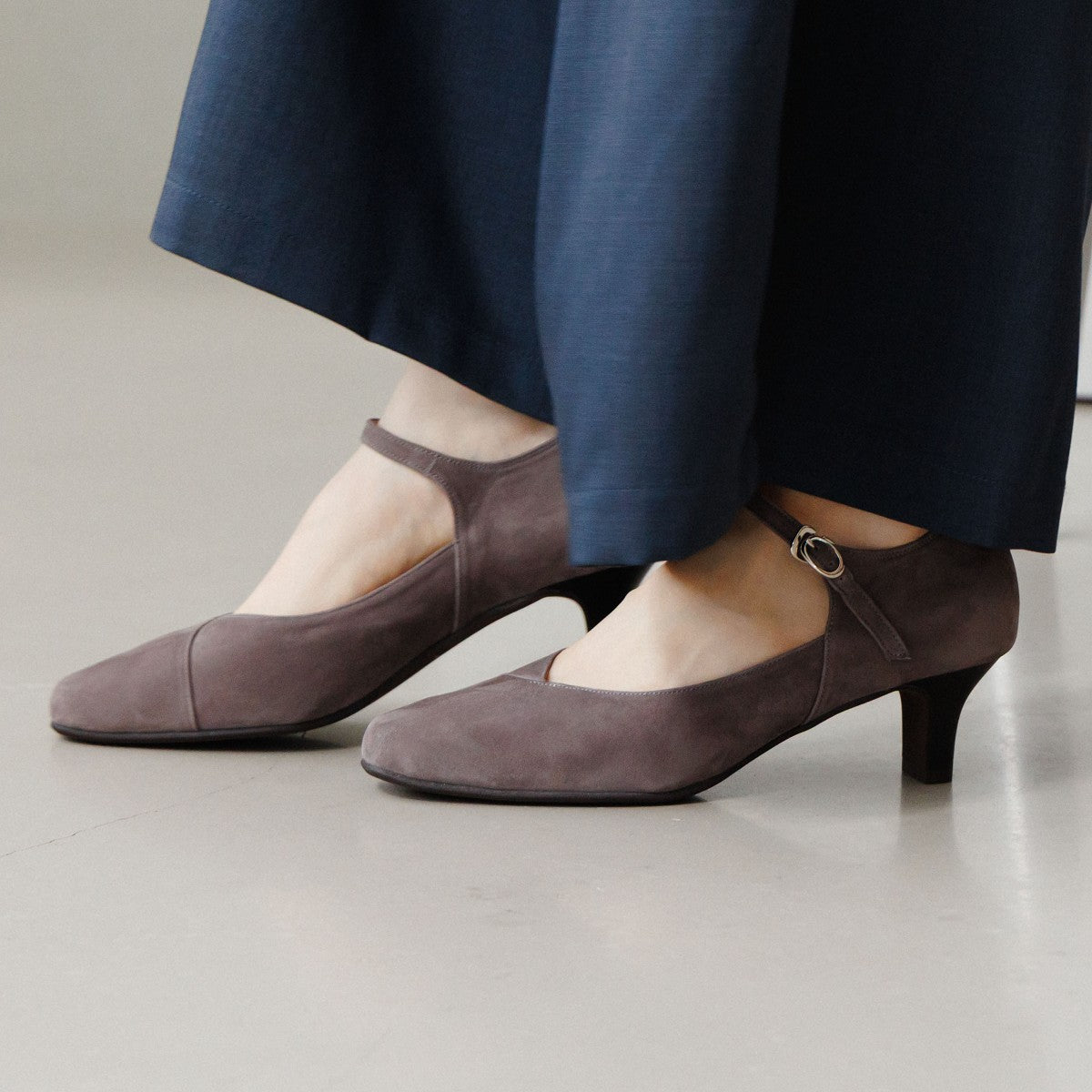 【快適ウォークパンプス】5㎝ヒールストラップパンプス/605002