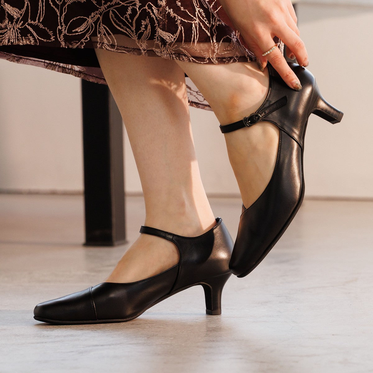 HIMIKO ストラップパンプス HIMIKO パンプス 「Made in Japan」ポインテッドトゥバック