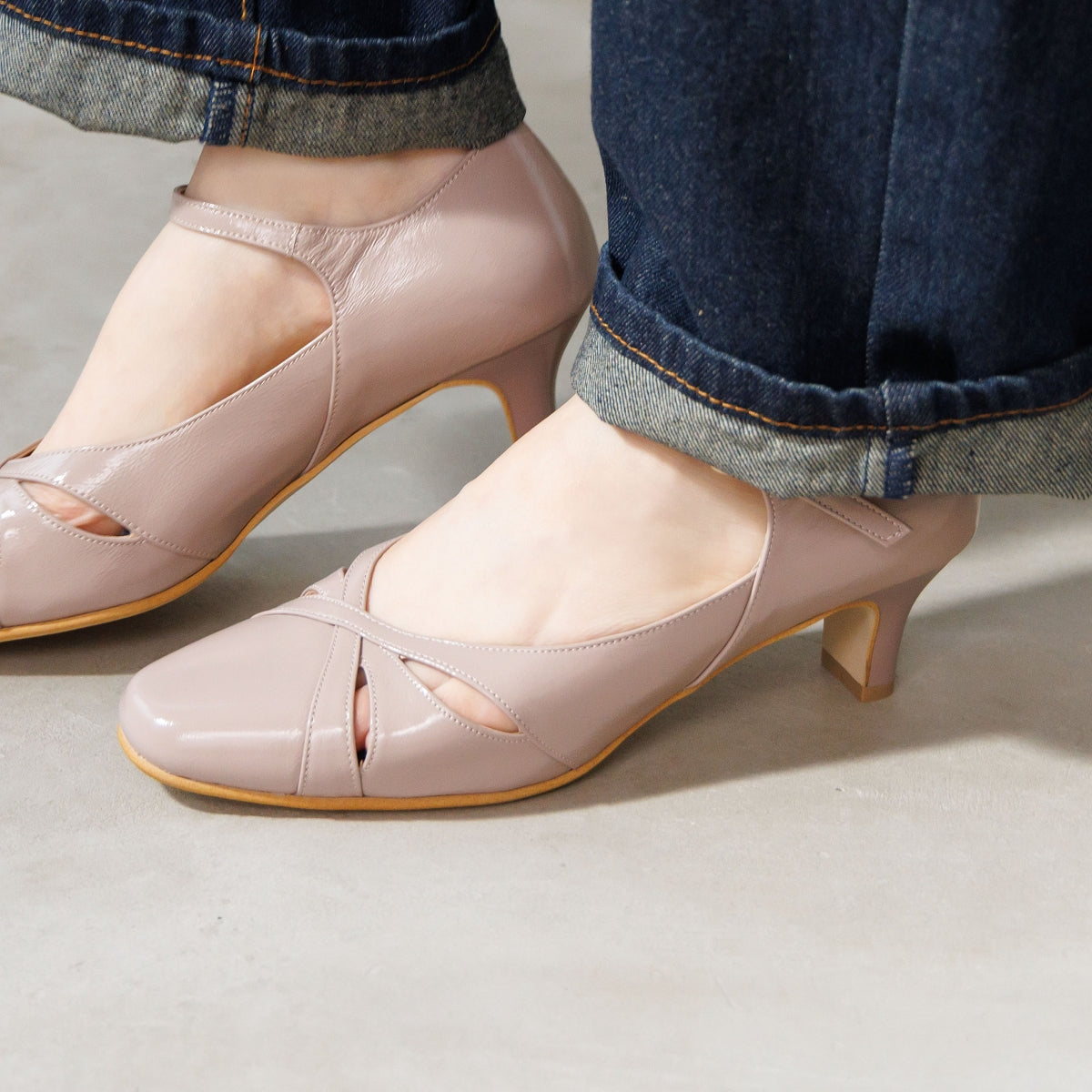 【26SS新色追加/快適ウォークパンプス】5㎝ヒールカットワークストラップパンプス/605005