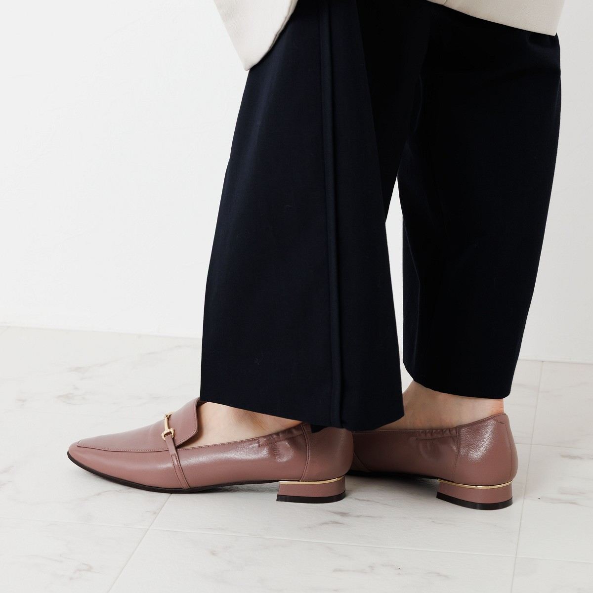 25AW新色】カカトシャーリングソフトローファー/631102