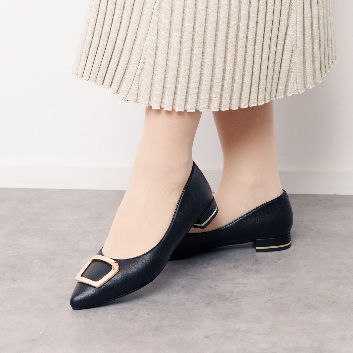 【SALE】【WEB限定デザイン】バックルデザインローヒールパンプス/631151